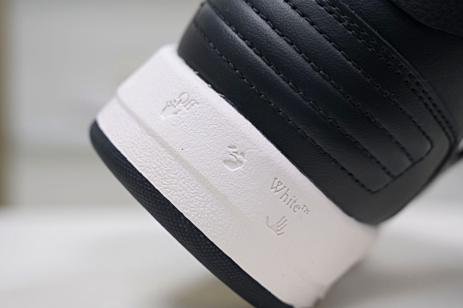 OFF-WHITE Ous Of Office