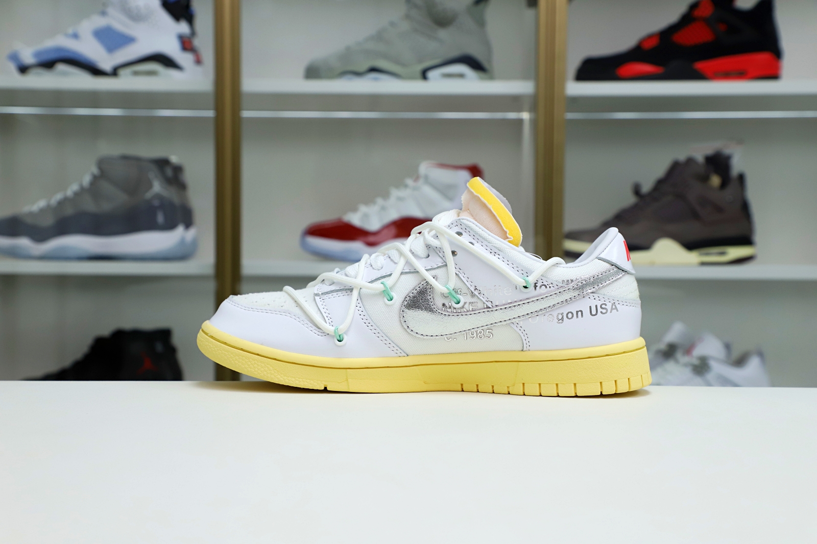 Off-White x Nike Dunk Low 