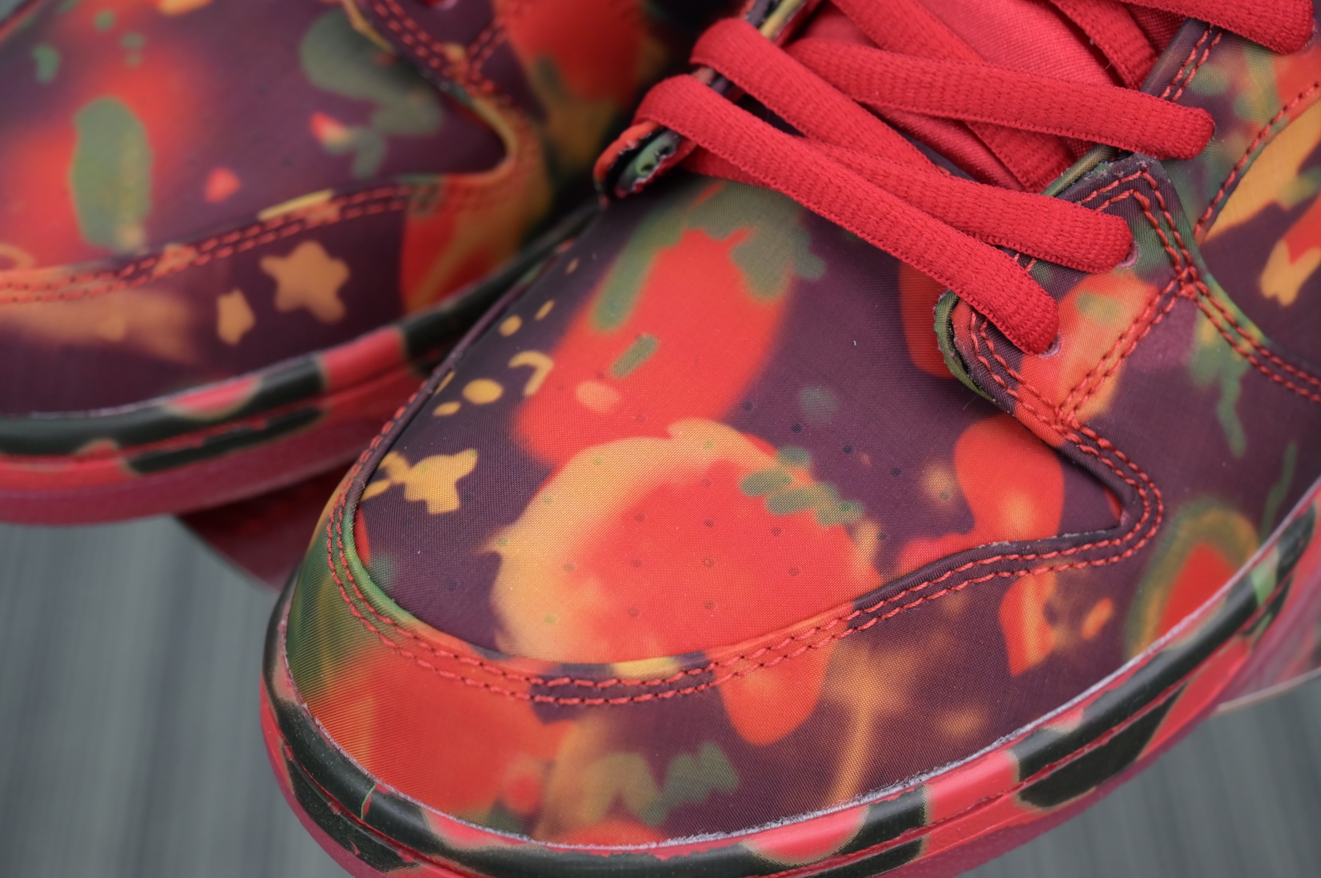 The Wizard of Oz x Nike SBDunk Low“Ruby Slipper”