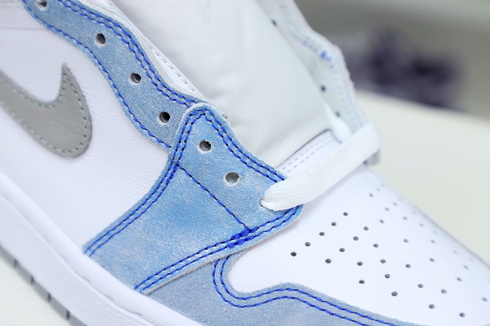 AIR JORDAN 1 RETRO HIGH OG 'HYPER ROYAL'