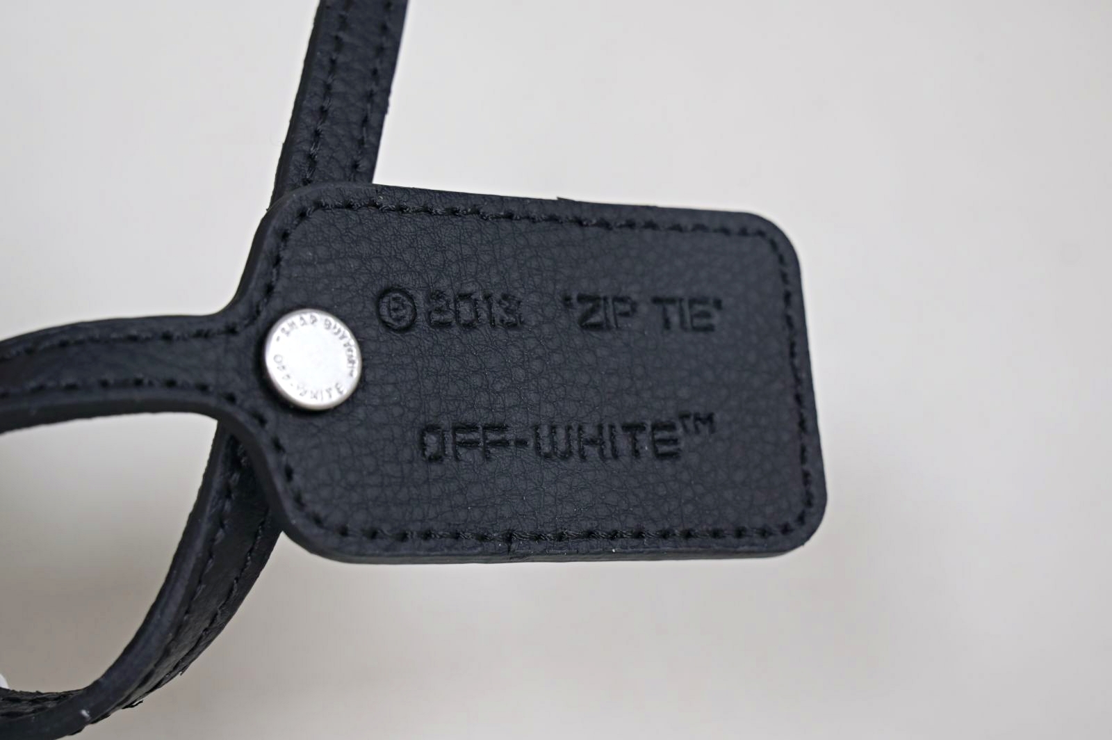 OFF-WHITE Ous Of Office