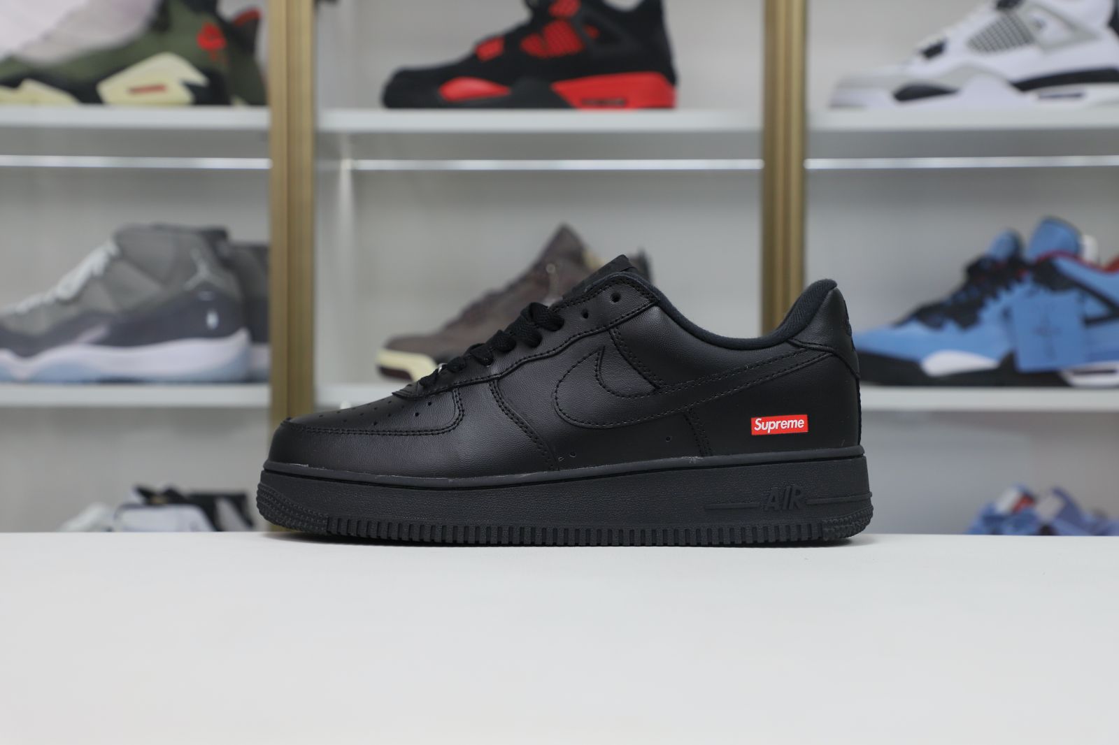 Supreme Nike Air Force 1 Low 