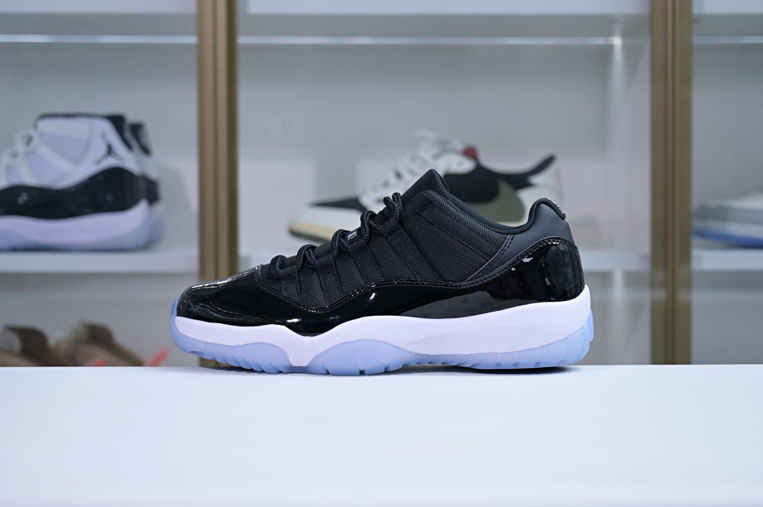 Air Jordan 11 Low 