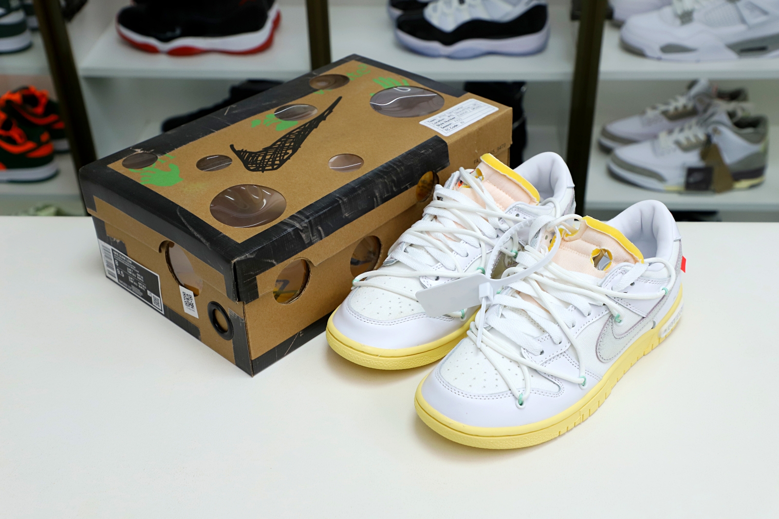 Off-White x Nike Dunk Low