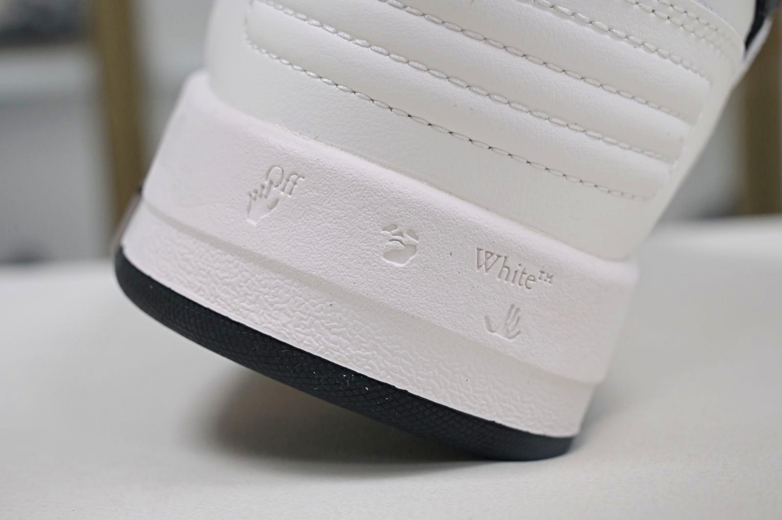 OFF-WHITE Ous Of Office