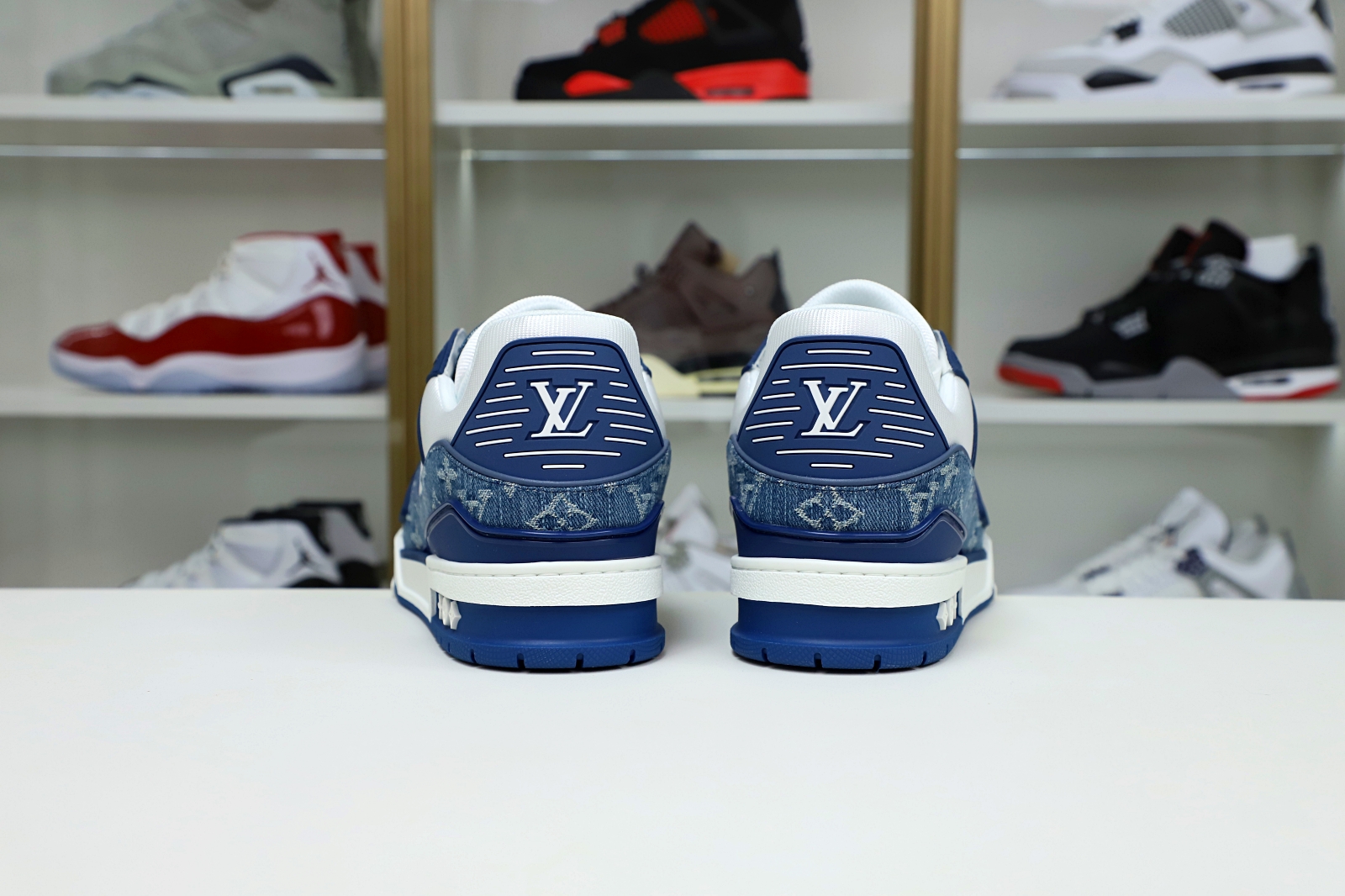 LV   Trainer