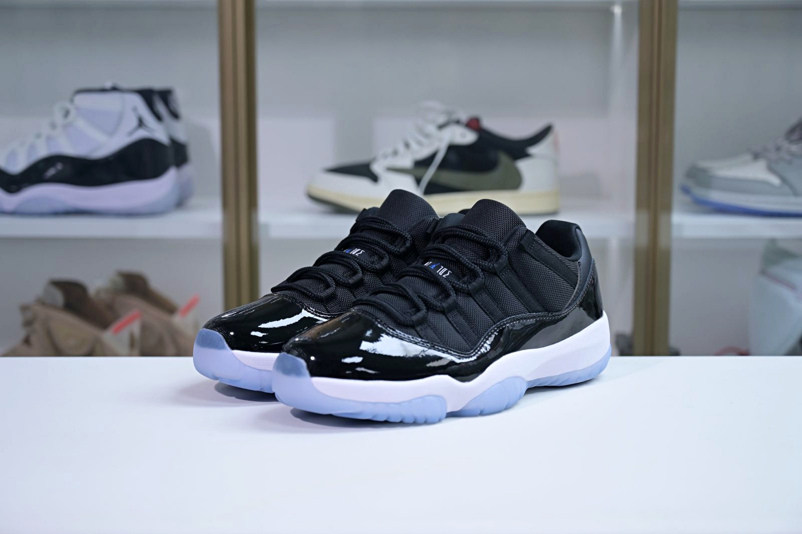 Air Jordan 11 Low 