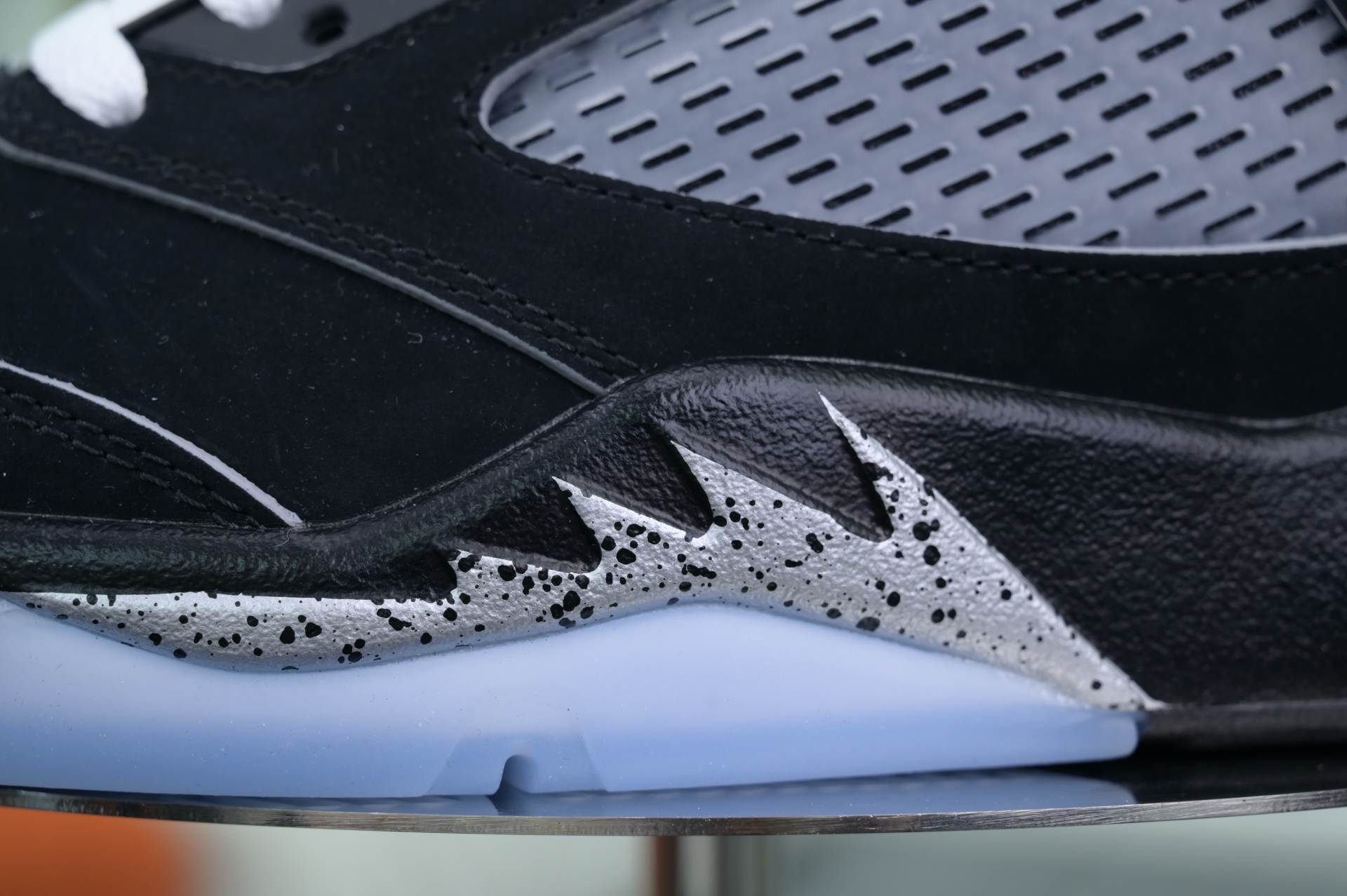 Jordan Air Jordan 5“BLACK METALLIC REIMAGINED”