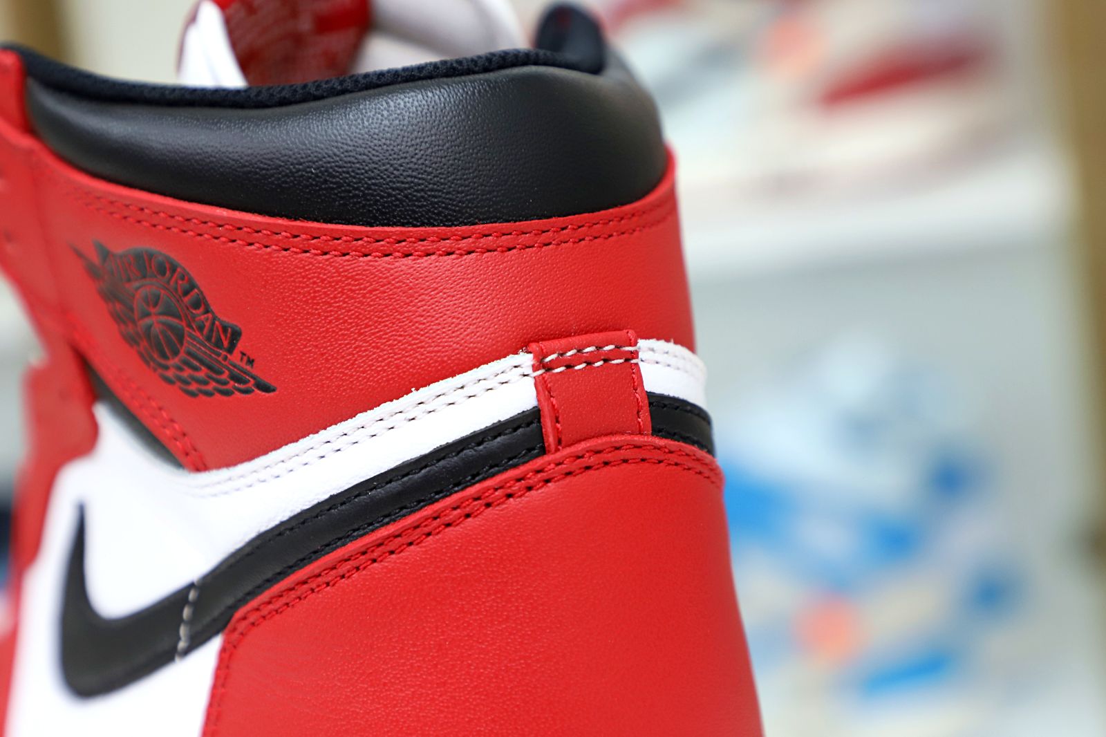 AIR JORDAN 1 RETRO HIGH OG 'CHICAGO' 2015