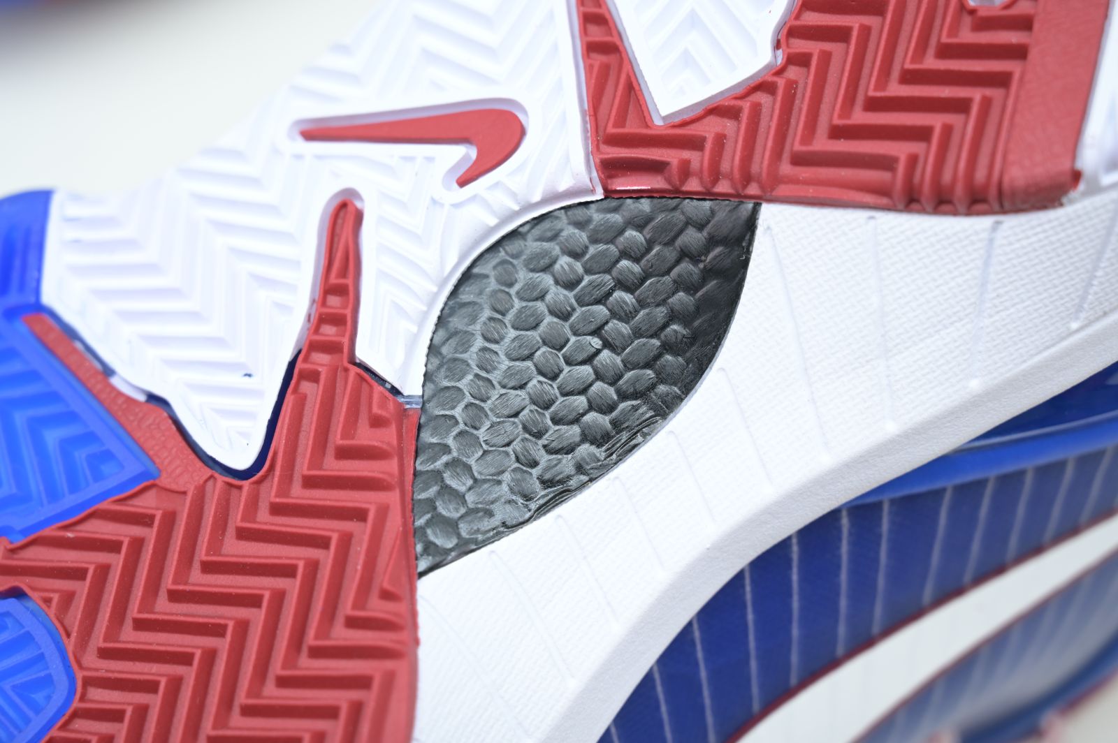 Nike Zoom Kobe 4 Protro