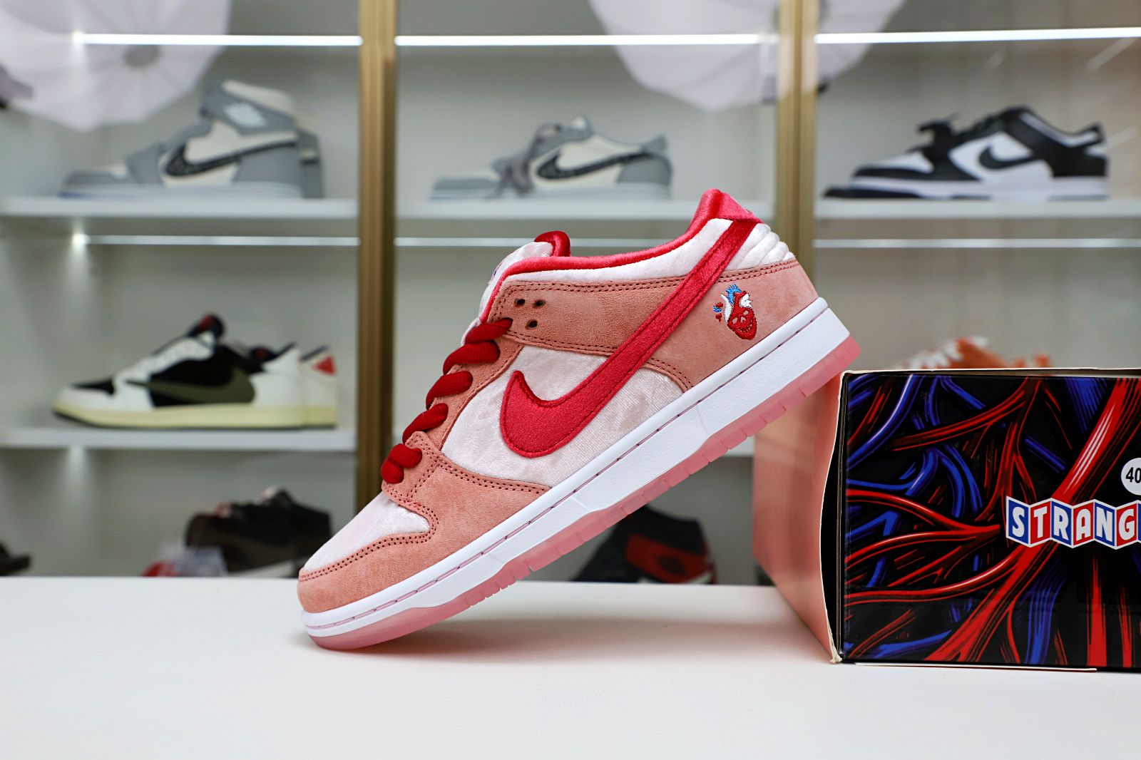 STRANGELOVE X DUNK LOW SB 'VALENTINE'S DAY'