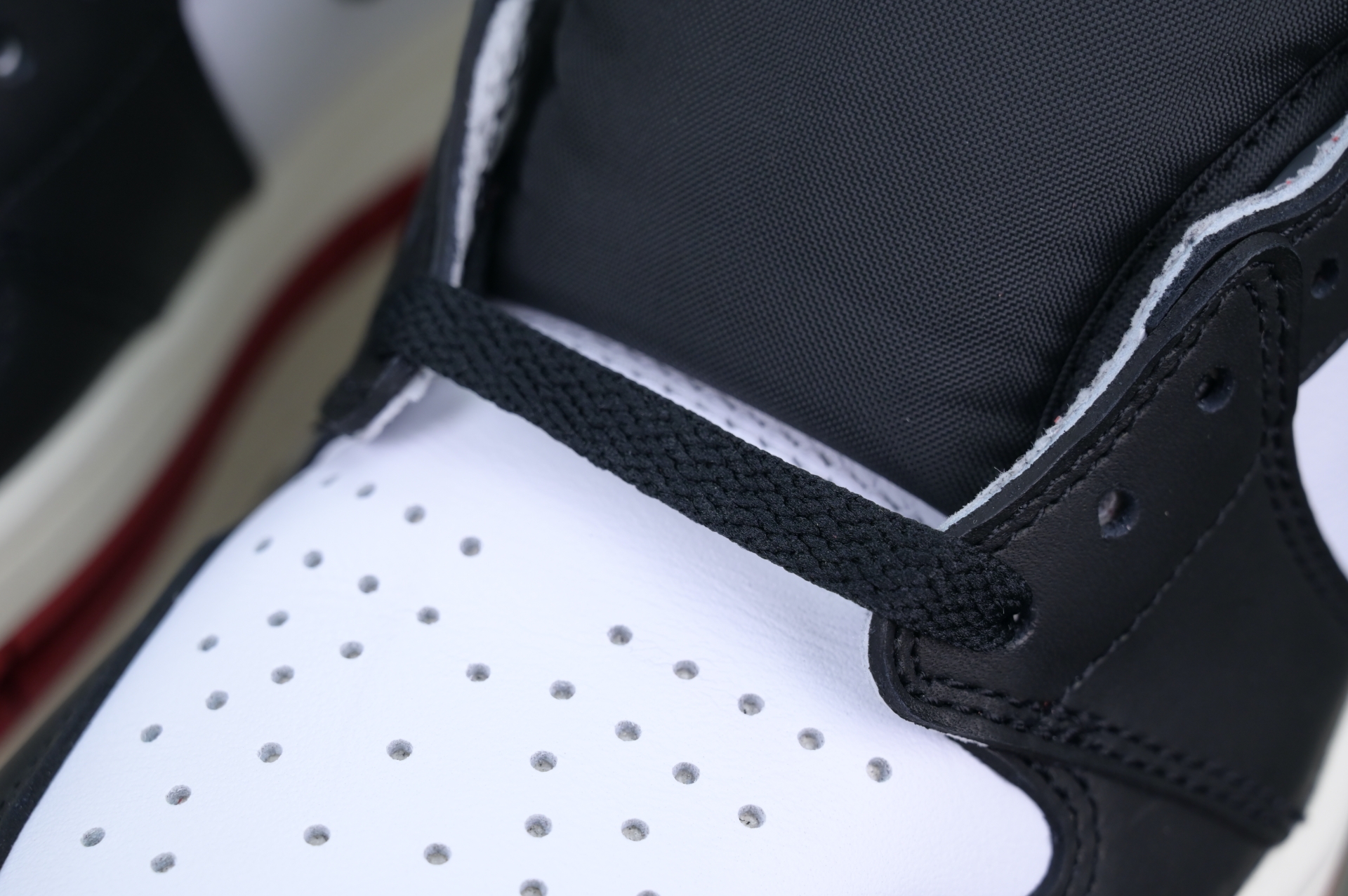 Jordan Air Jordan 1High OG“Black Toe Reimagined”