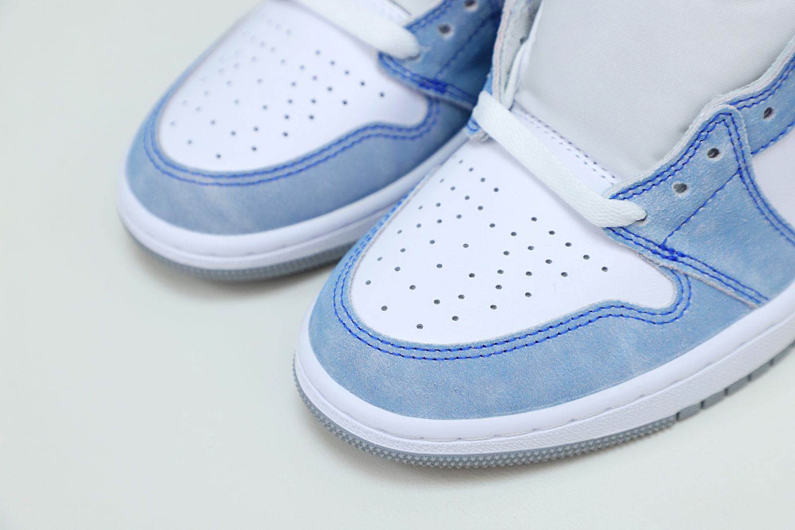 AIR JORDAN 1 RETRO HIGH OG 'HYPER ROYAL'