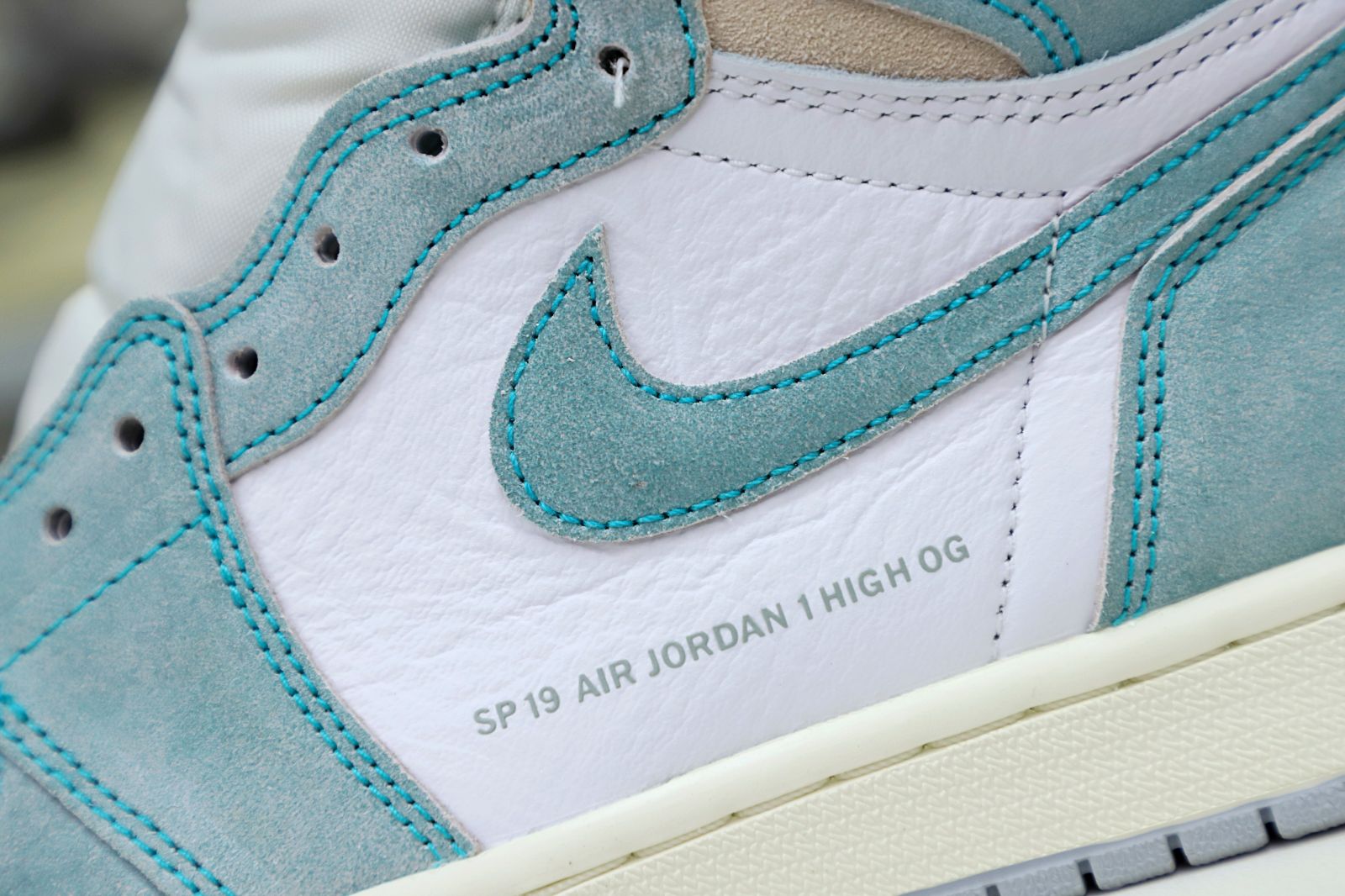 AIR JORDAN 1 RETRO HIGH OG 'TURBO GREEN'