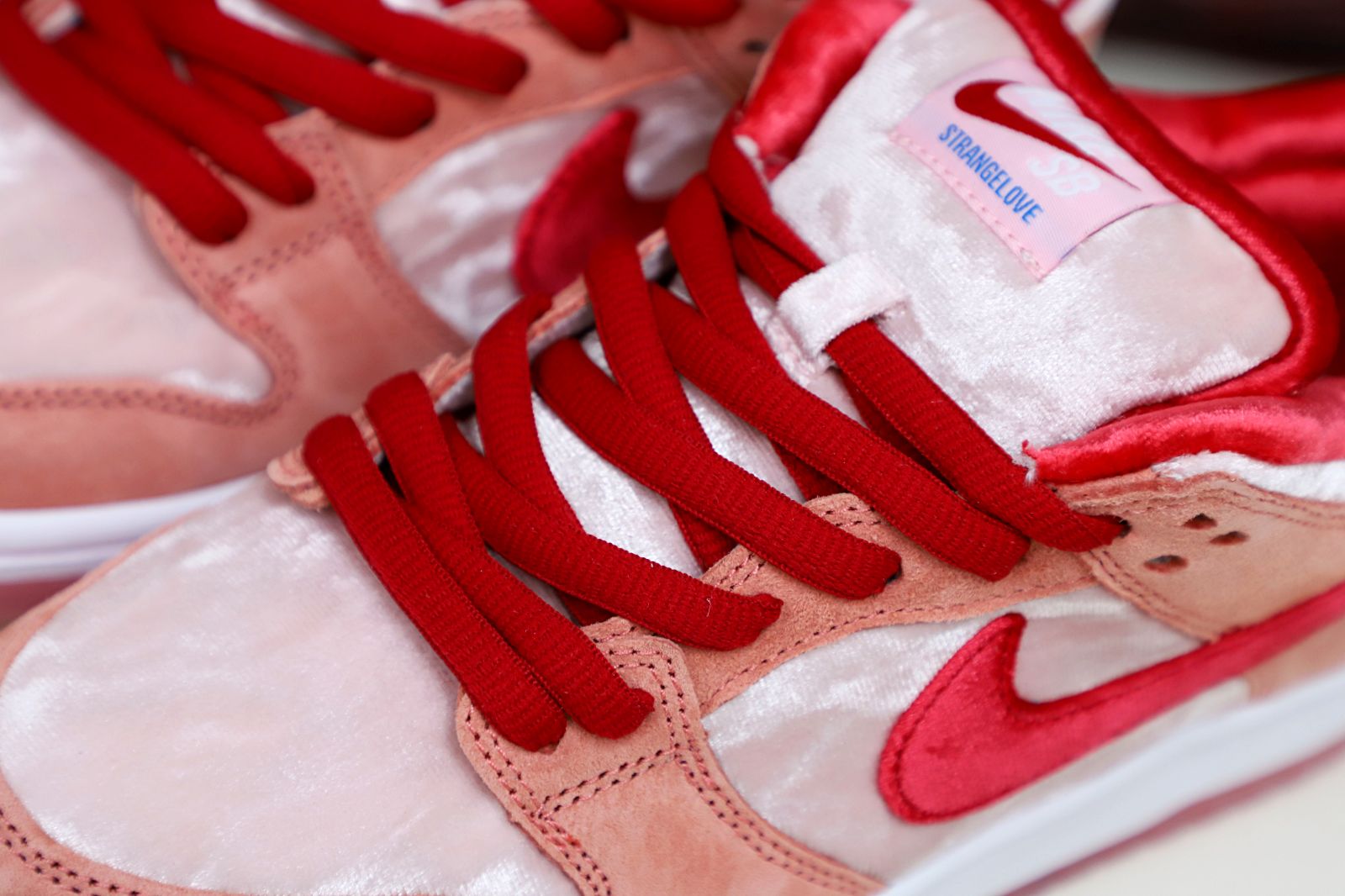 STRANGELOVE X DUNK LOW SB 'VALENTINE'S DAY'