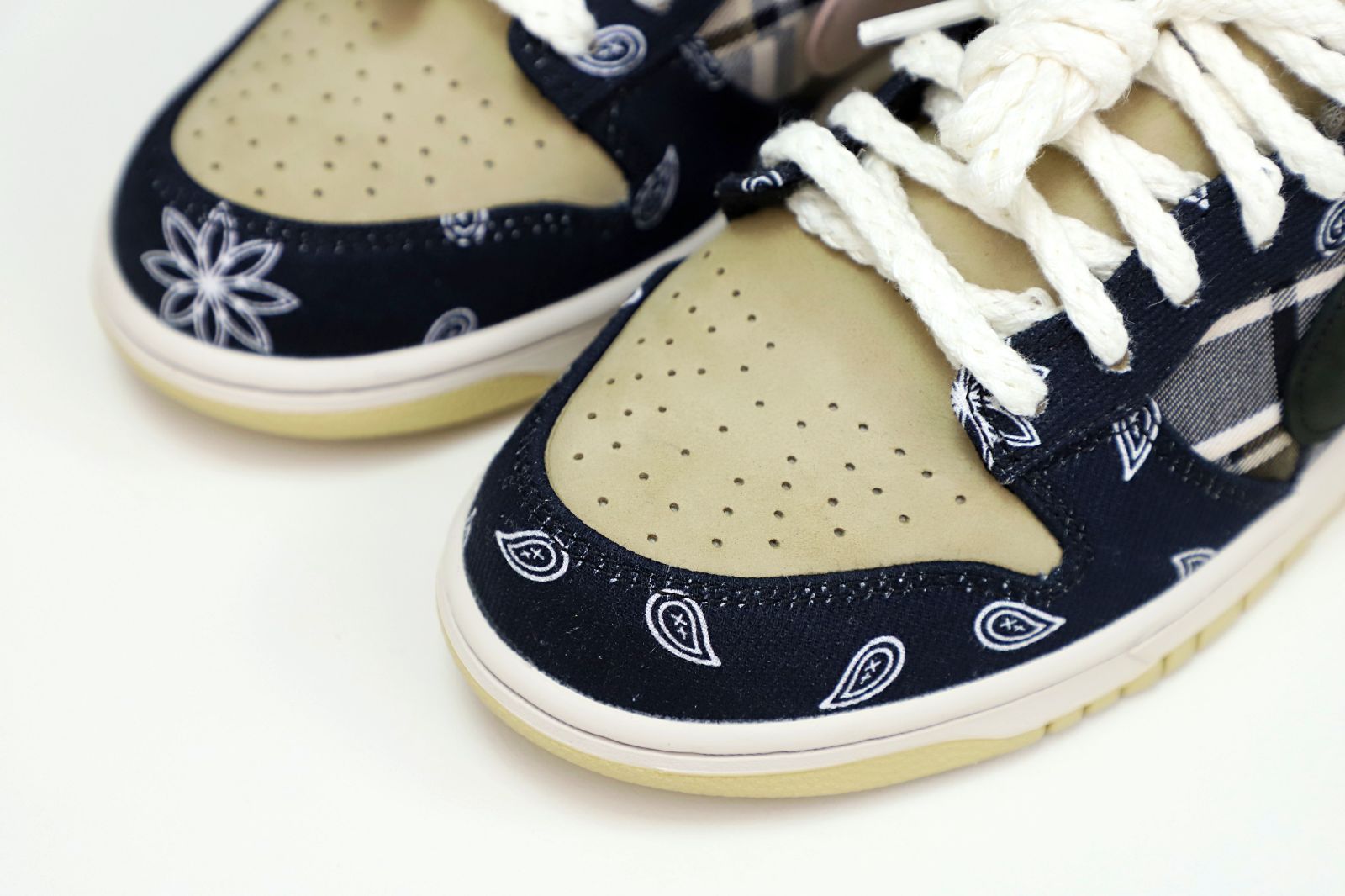 TRAVIS SCOTT X DUNK LOW PREMIUM QS SB 'CACTUS JACK'