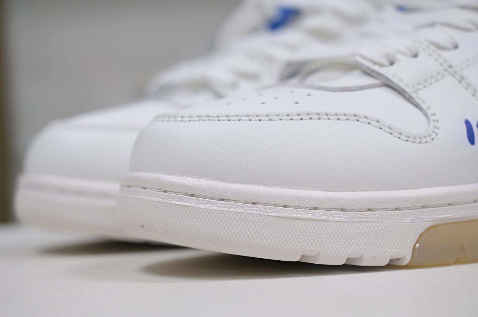 OFF-WHITE Ous Of Office