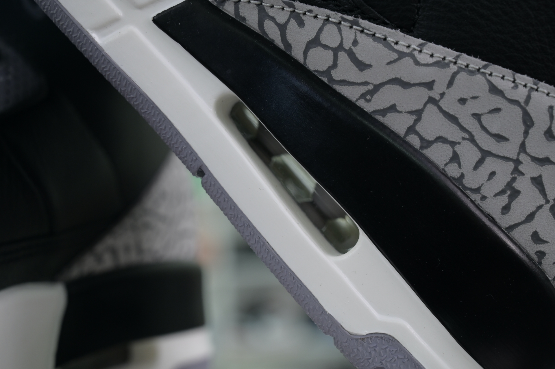 Air Jordan 3“Black Cement Reimagined”