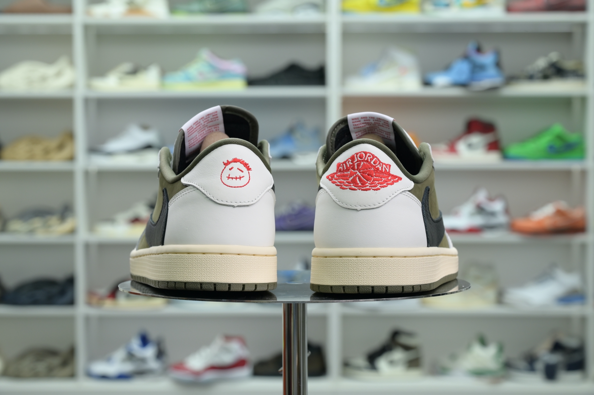 Travis Scott x Jordan Air Jordan 1 Low OG “Medium Olive”