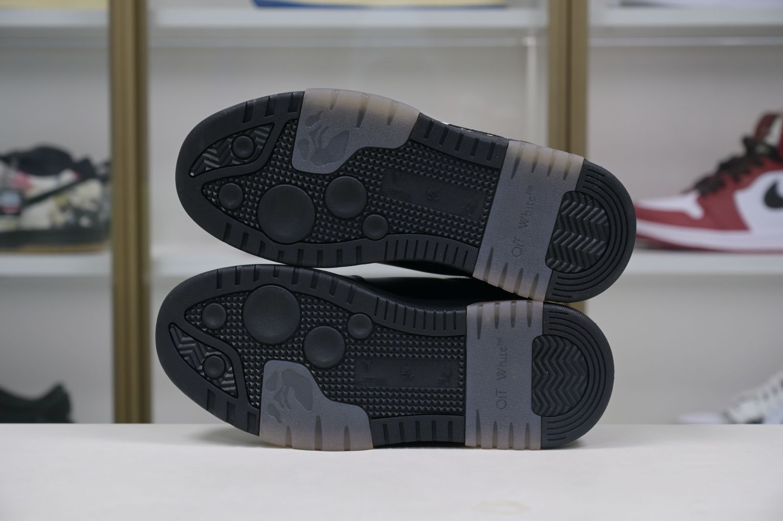 OFF-WHITE Ous Of Office