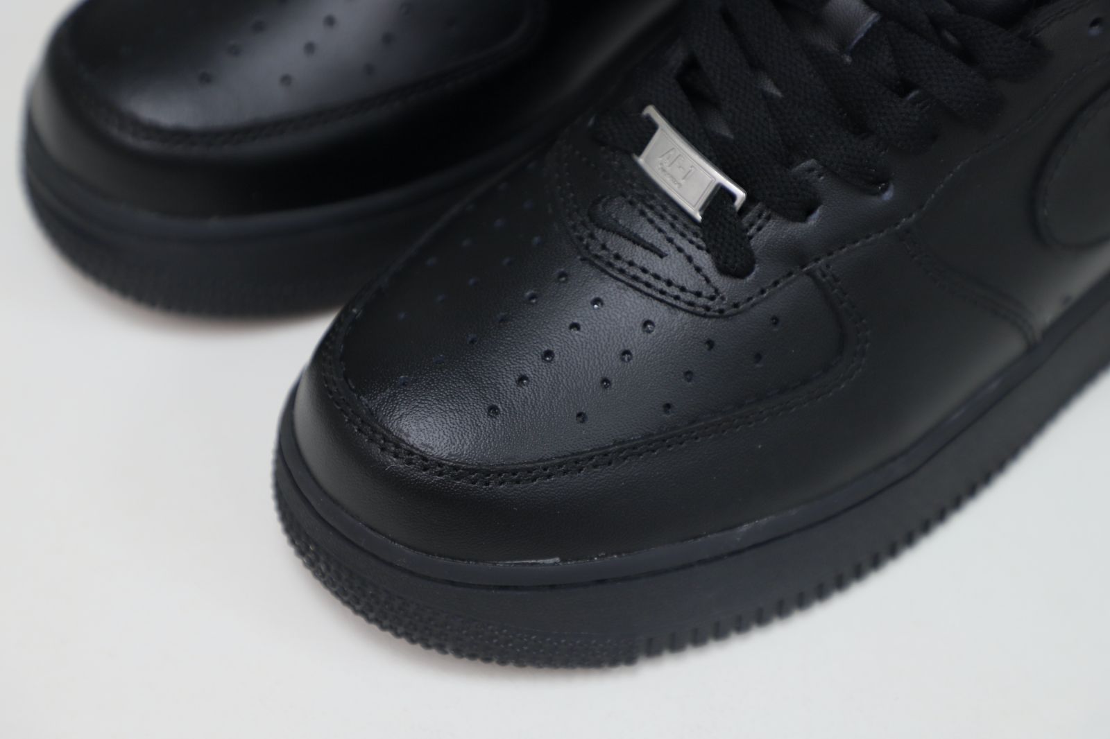 Supreme Nike Air Force 1 Low 