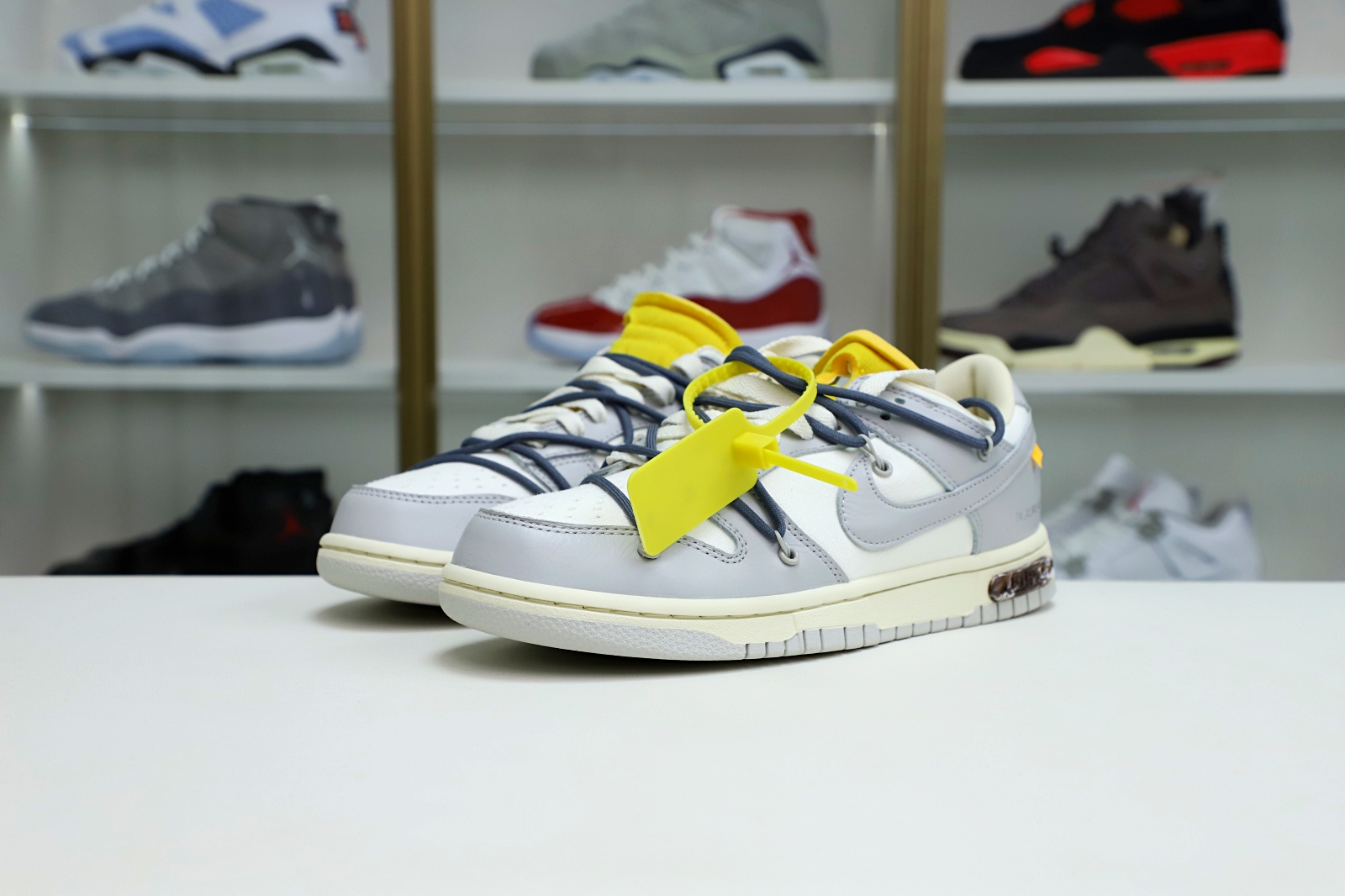 Off-White x Nike Dunk Low