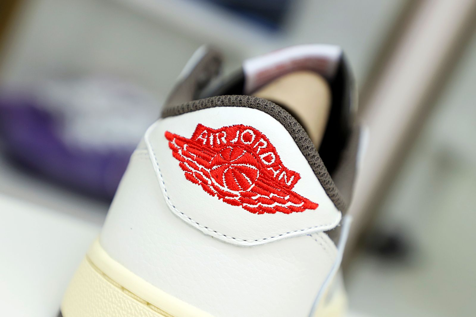 TRAVIS SCOTT X AIR JORDAN 1 LOW OG REVERSE MOCHA