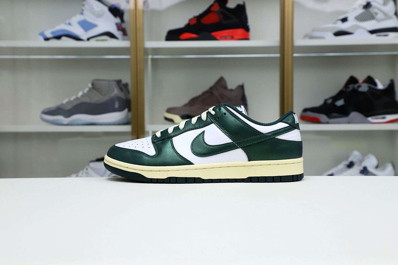 NIKE WMNS DUNK LOW 'VINTAGE GREEN'