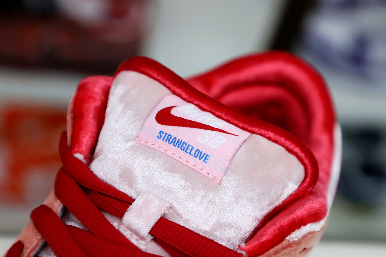 STRANGELOVE X DUNK LOW SB 'VALENTINE'S DAY'