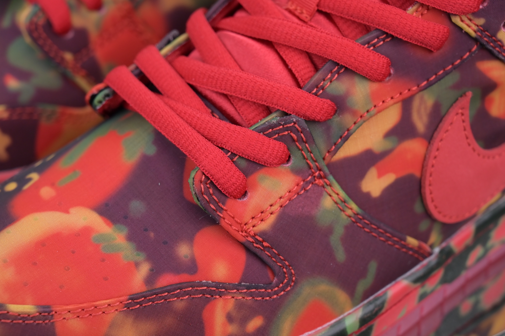 The Wizard of Oz x Nike SBDunk Low“Ruby Slipper”