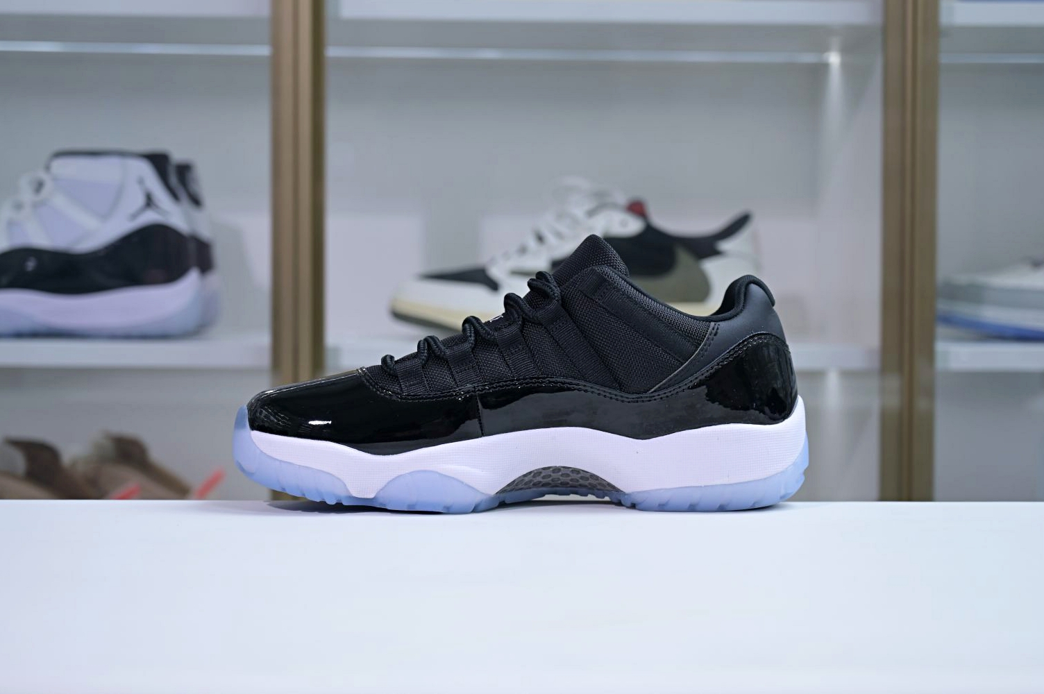 Air Jordan 11 Low 