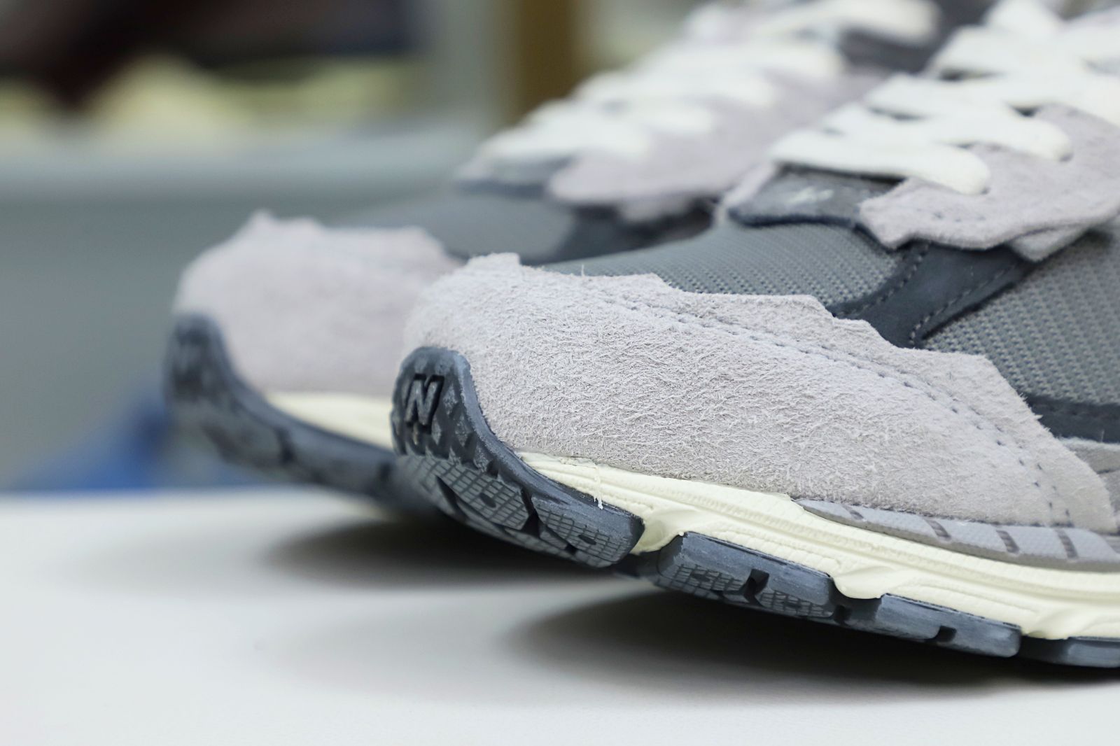 New Balance NB 2002R 