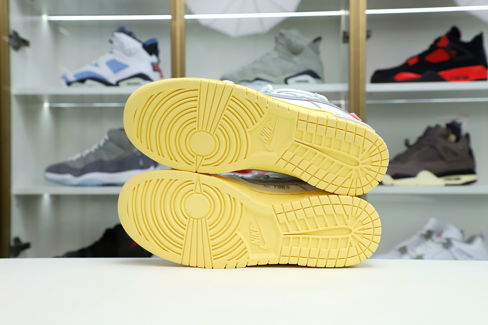 Off-White x Nike Dunk Low 