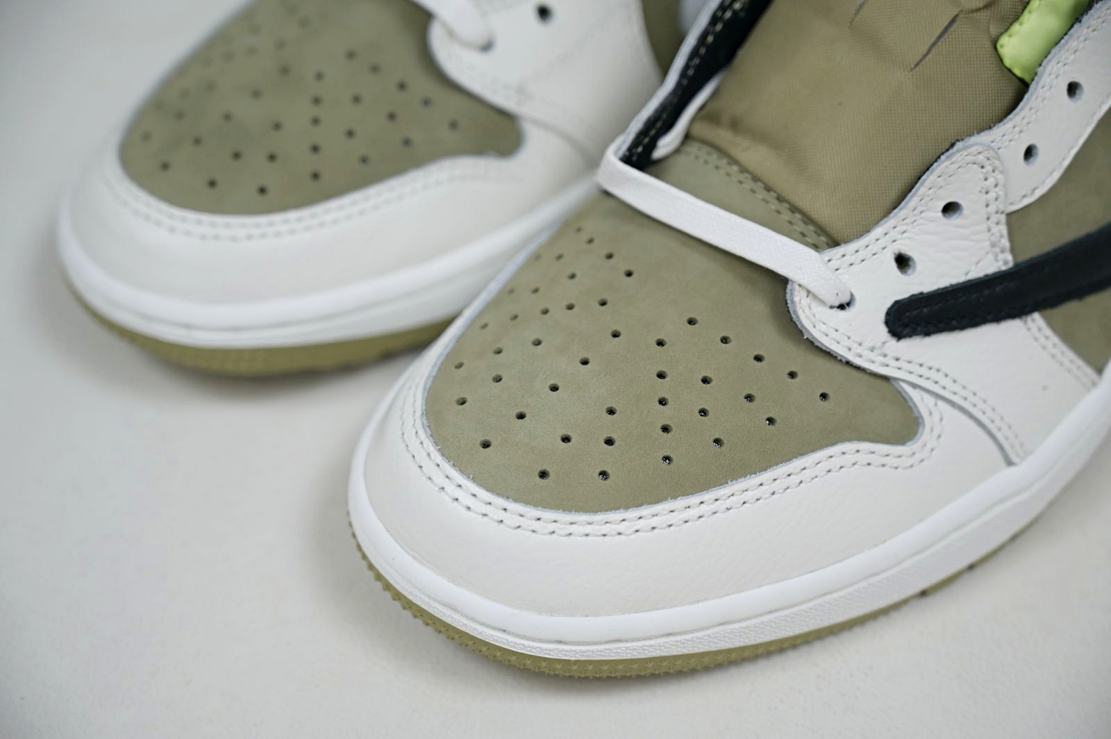 Travis Scott x Air Jordan 1  Low Golf 6.0