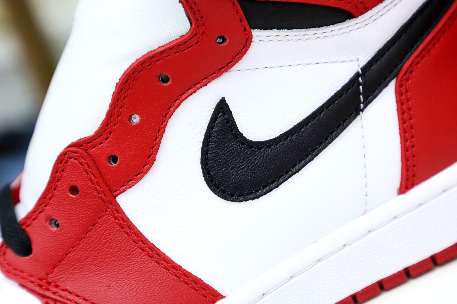 AIR JORDAN 1 RETRO HIGH OG 'CHICAGO' 2015