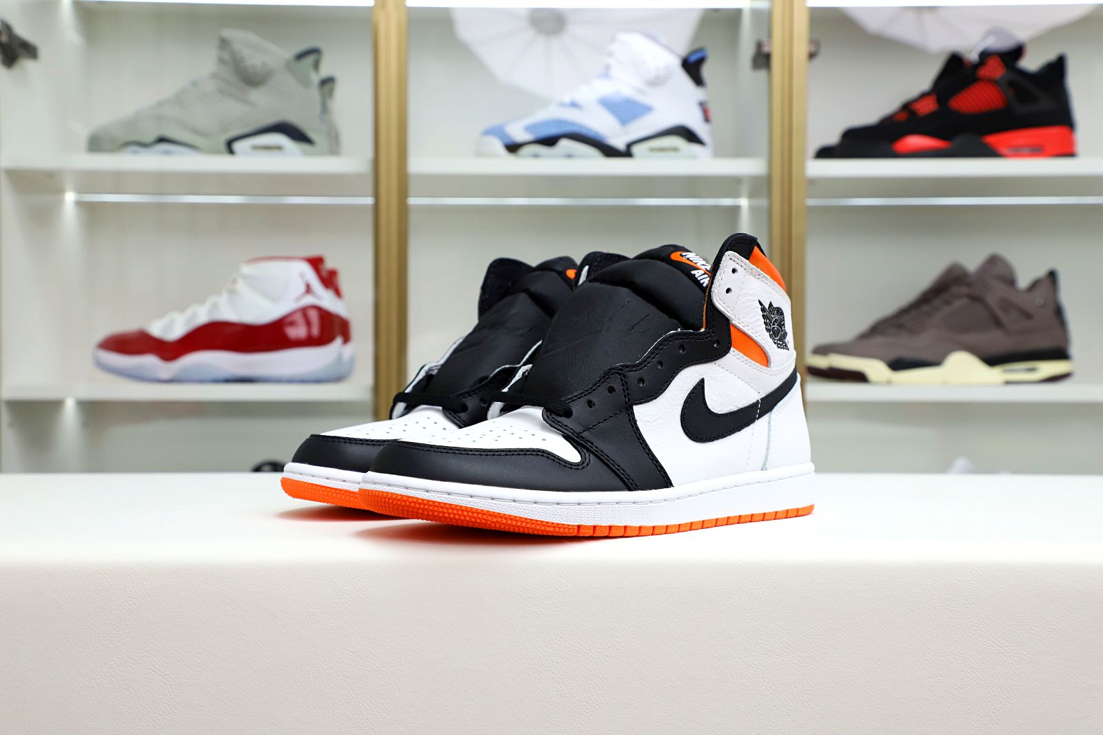 Air Jordan 1 Retro High OG Electro Orange'