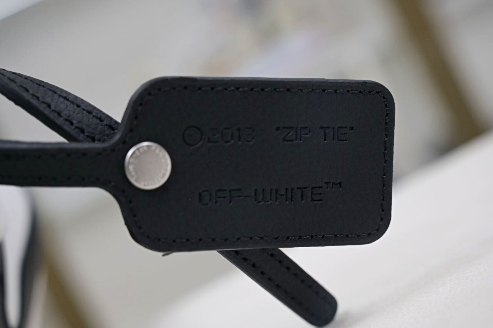 OFF-WHITE Ous Of Office