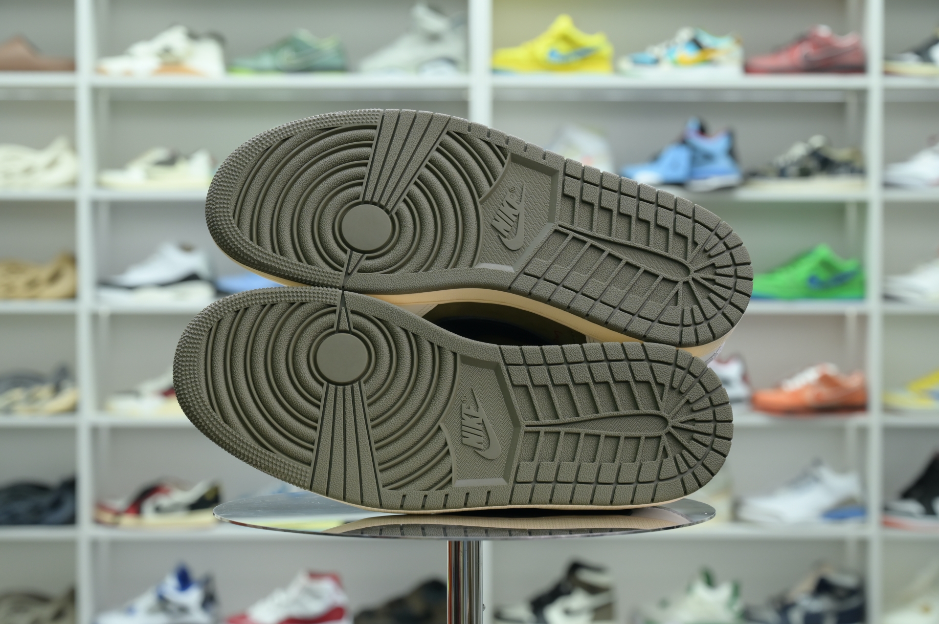 Travis Scott x Jordan Air Jordan 1 Low OG “Medium Olive”