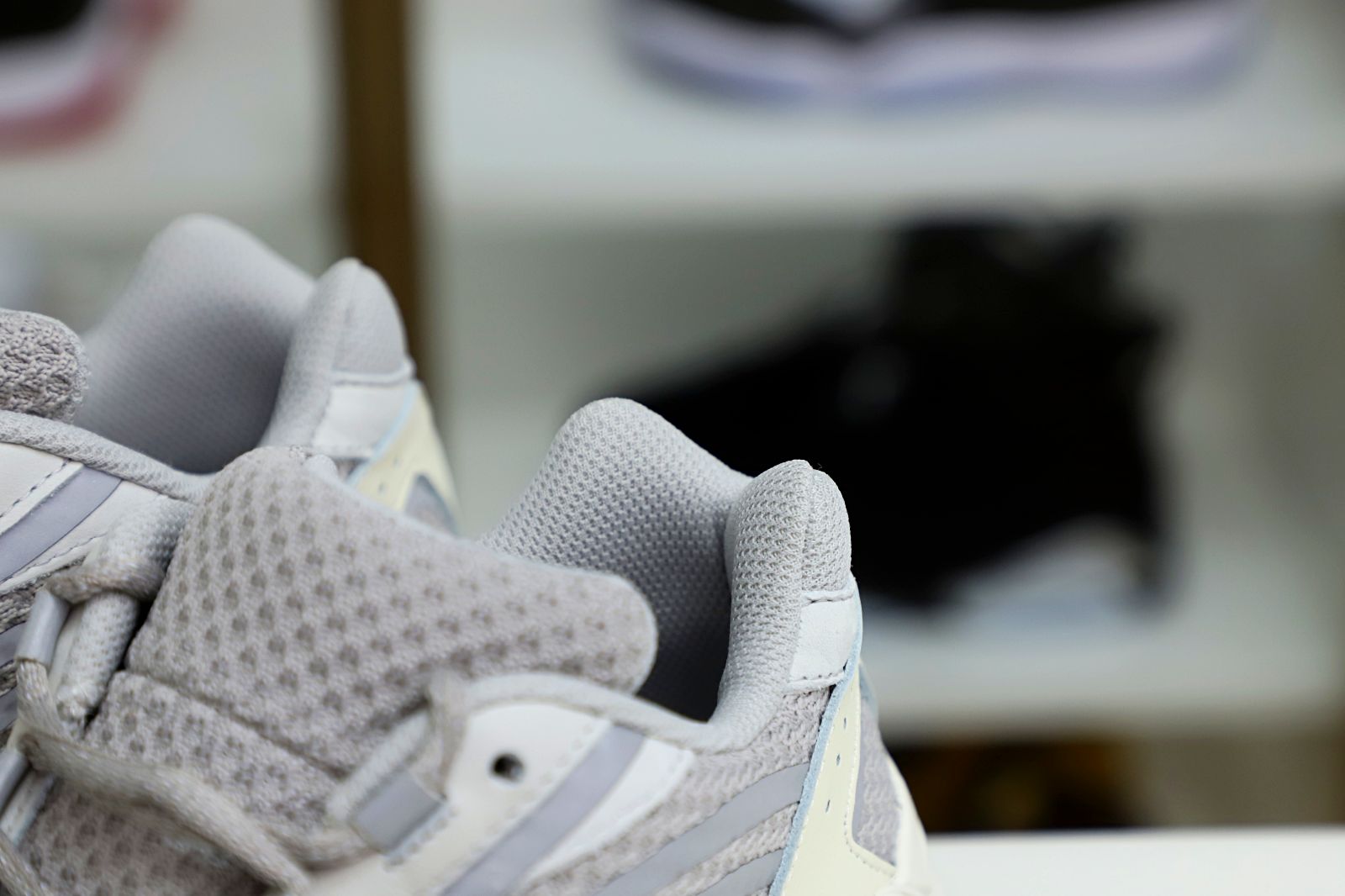 YEEZY BOOST 700 V2 'CREAM'