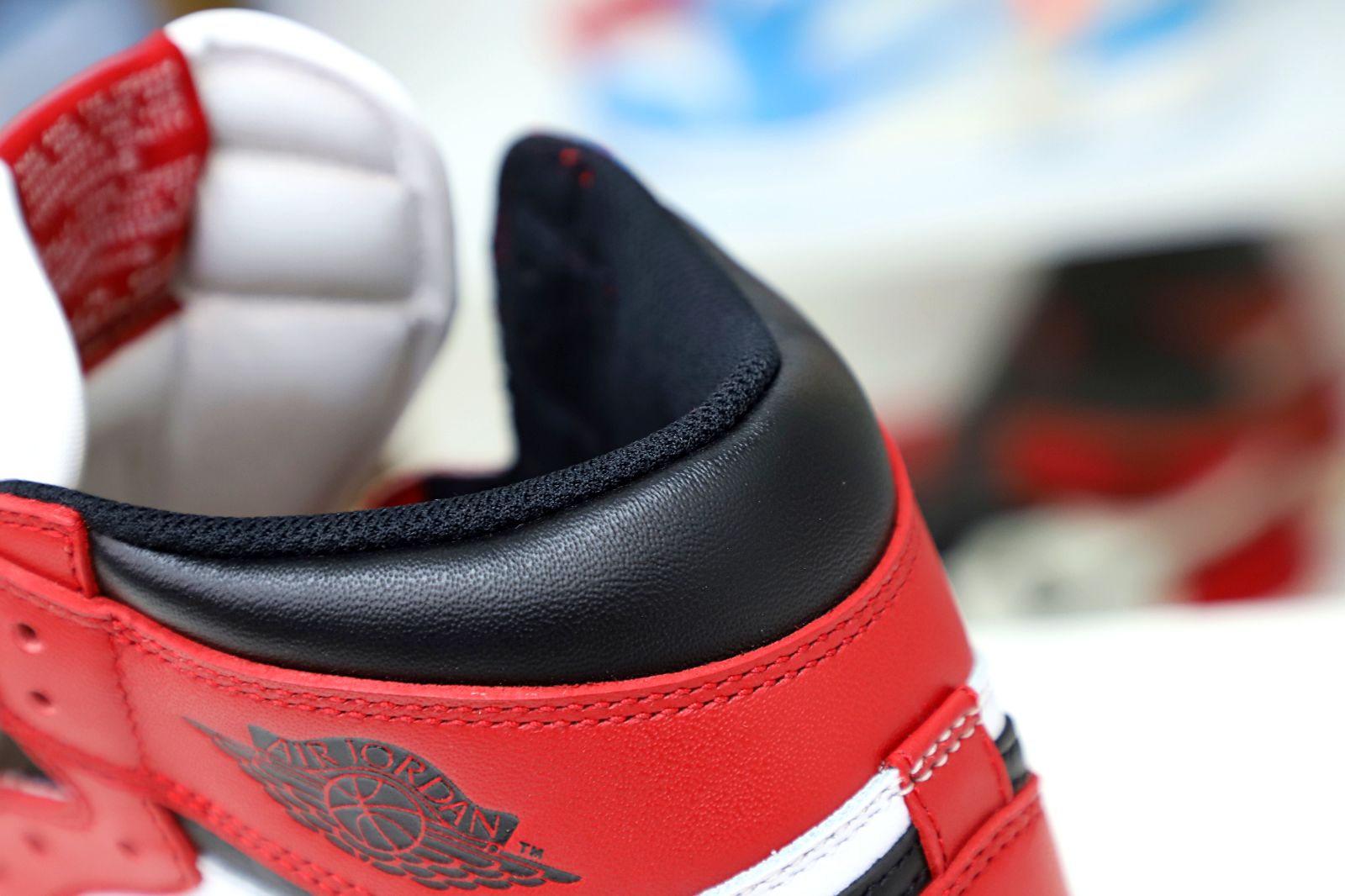 AIR JORDAN 1 RETRO HIGH OG 'CHICAGO' 2015