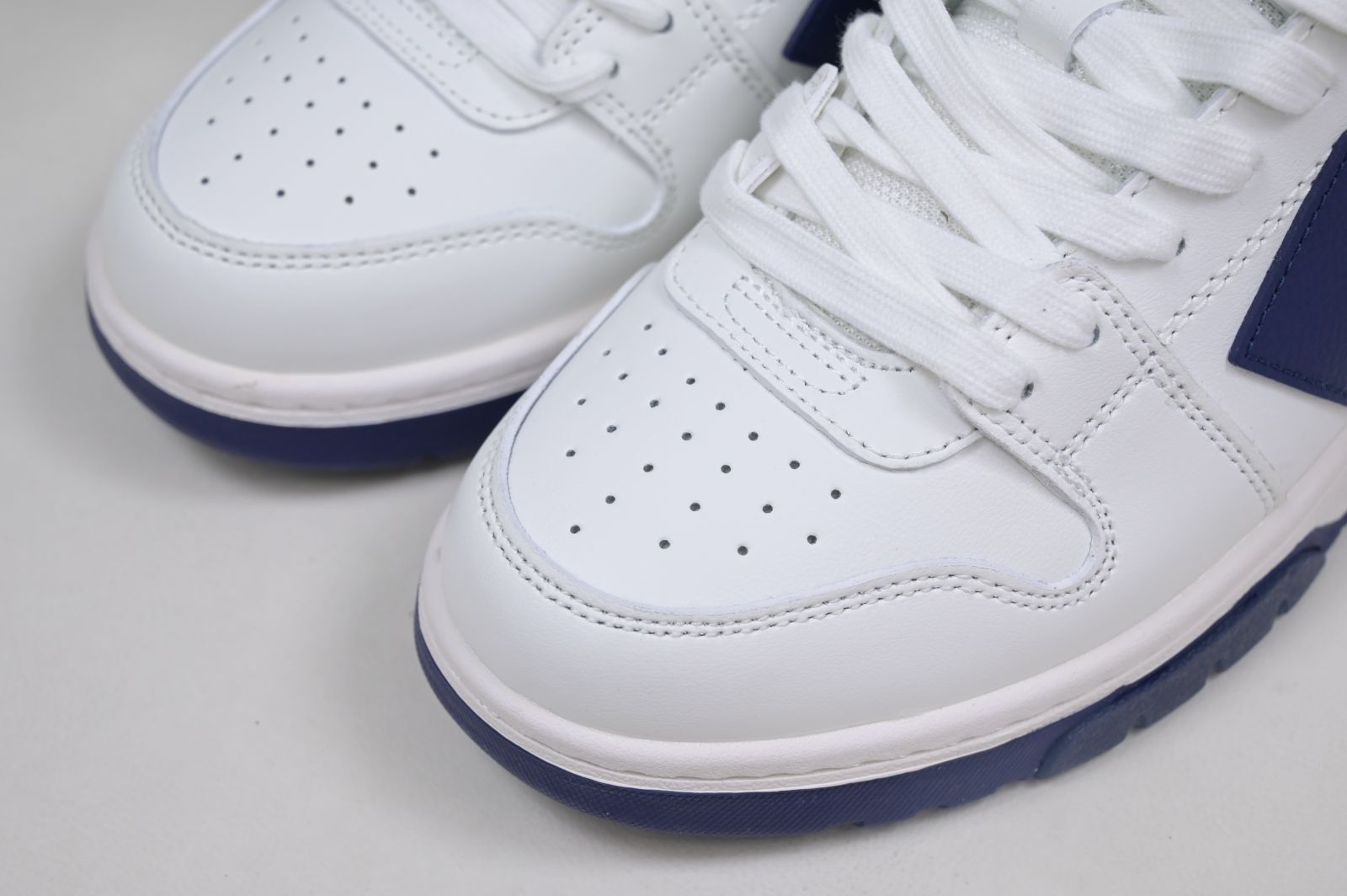 OFF-WHITE Ous Of Office