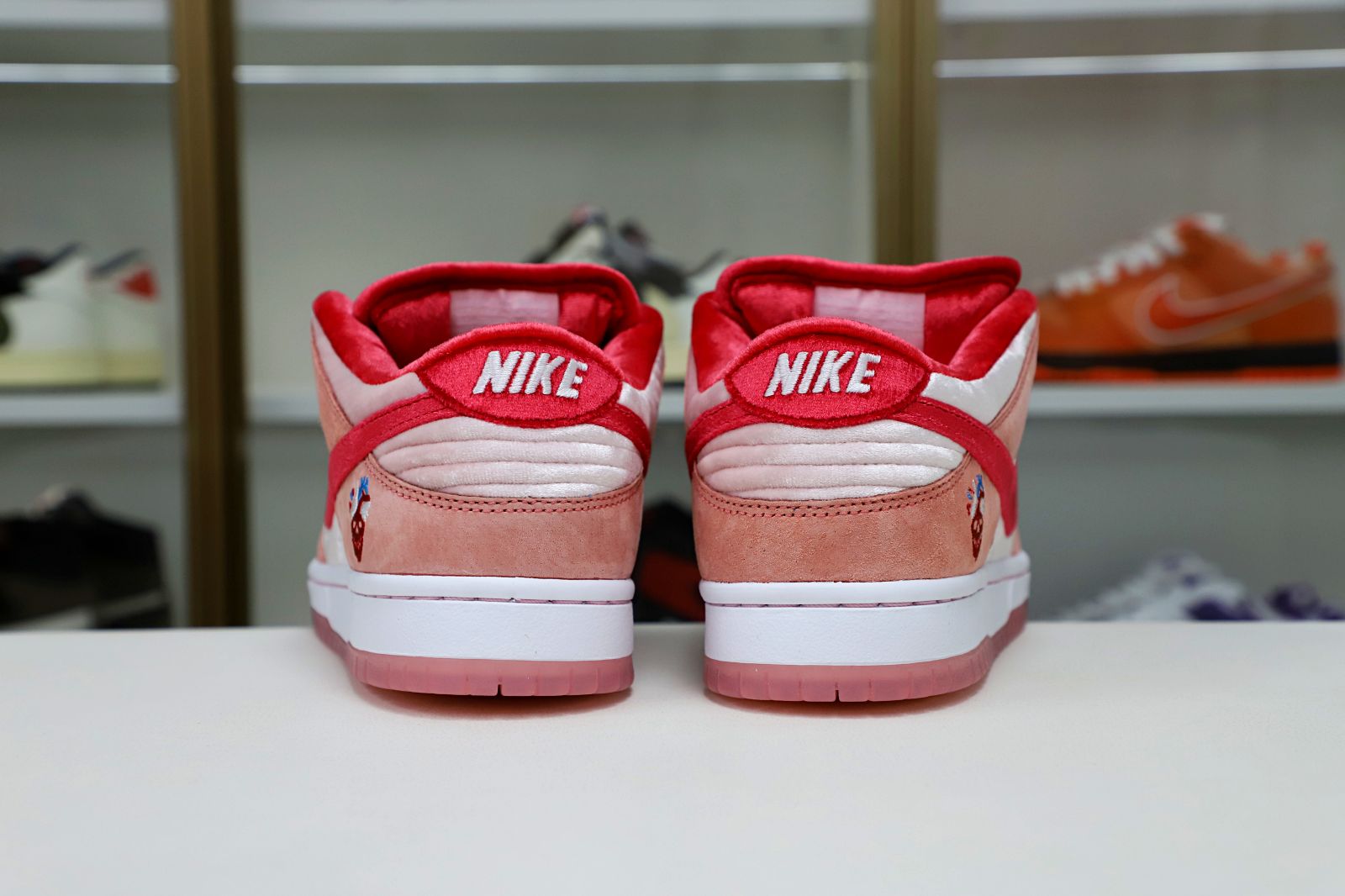 STRANGELOVE X DUNK LOW SB 'VALENTINE'S DAY'