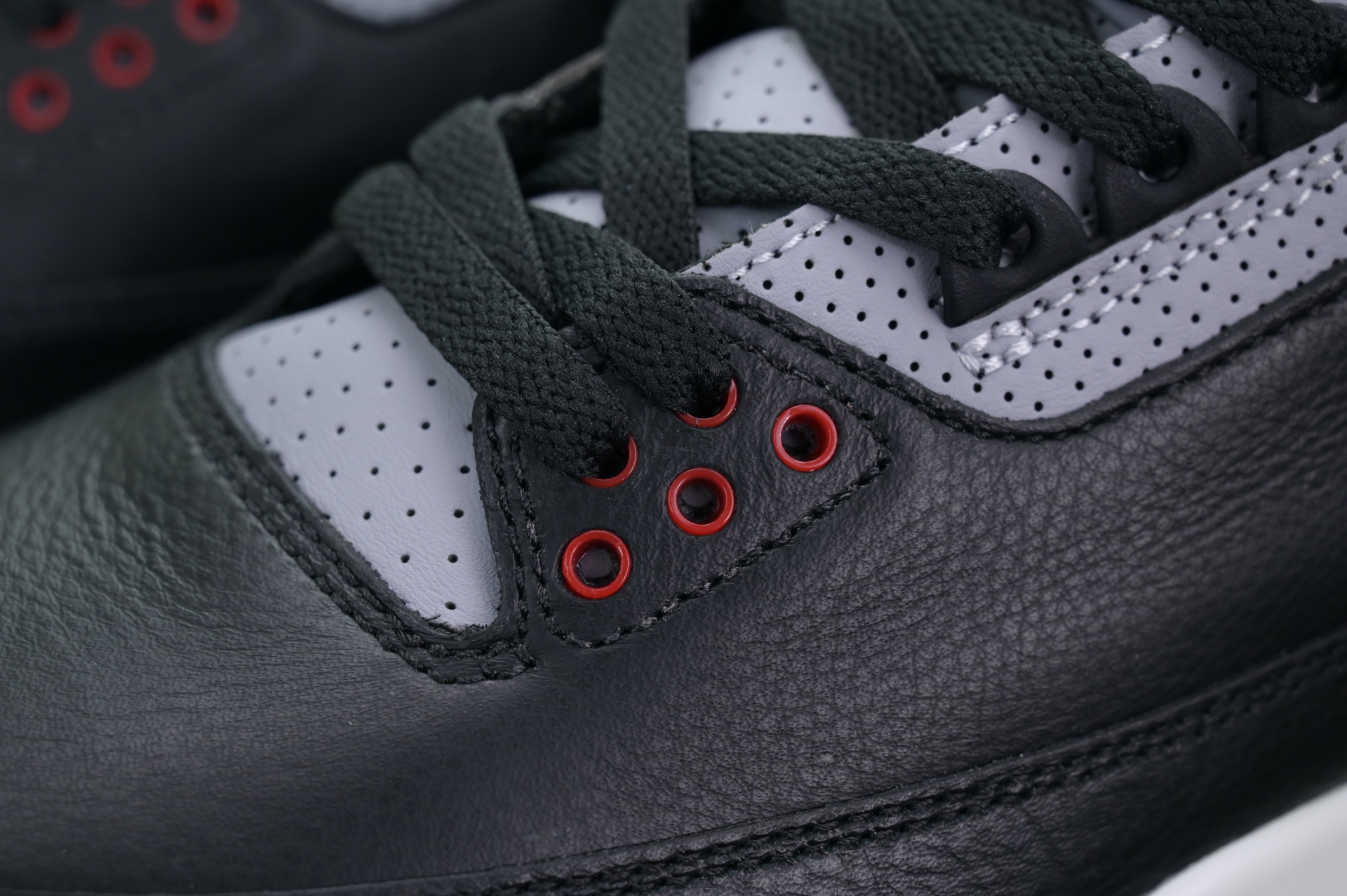 Air Jordan 3“Black Cement Reimagined”