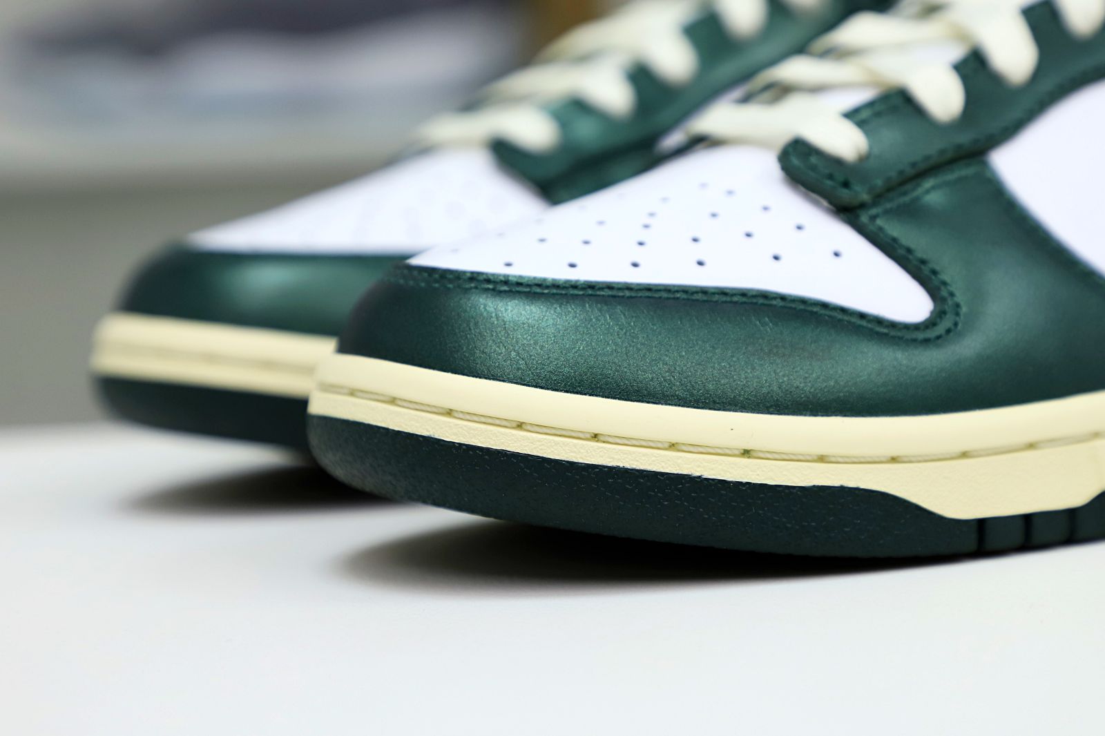 NIKE WMNS DUNK LOW 'VINTAGE GREEN'