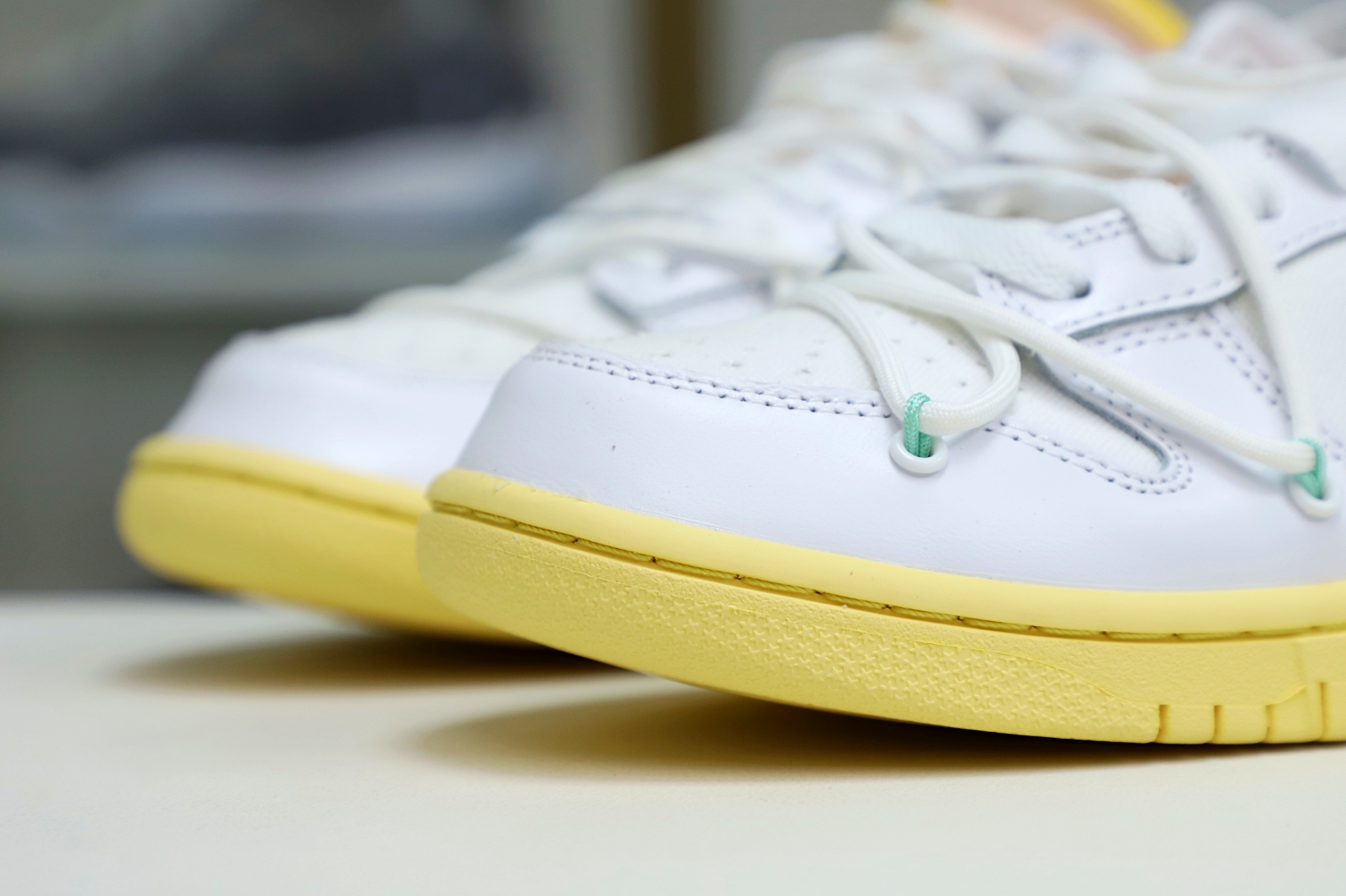 Off-White x Nike Dunk Low 