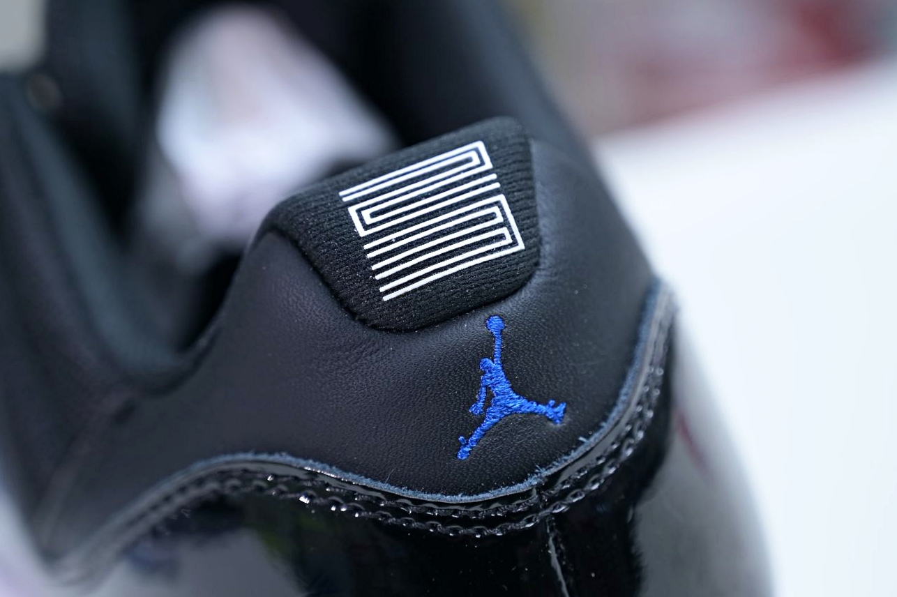Air Jordan 11 Low 