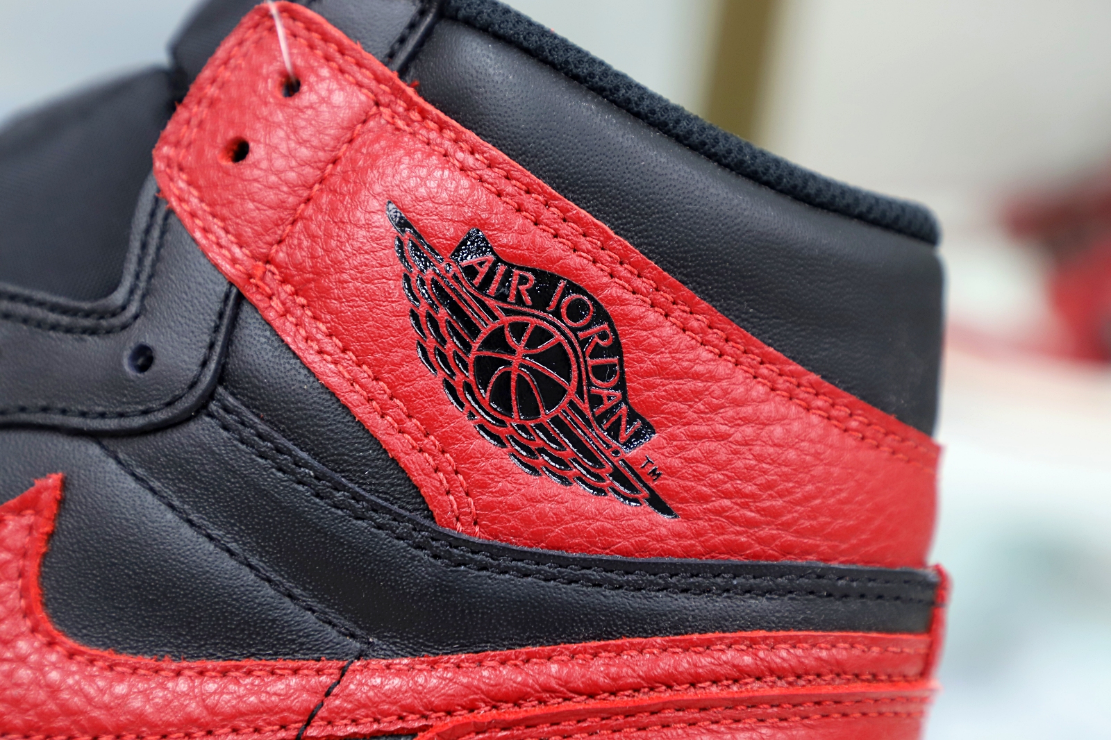 AIR JORDAN 1 RETRO HIGH OG 'BRED'