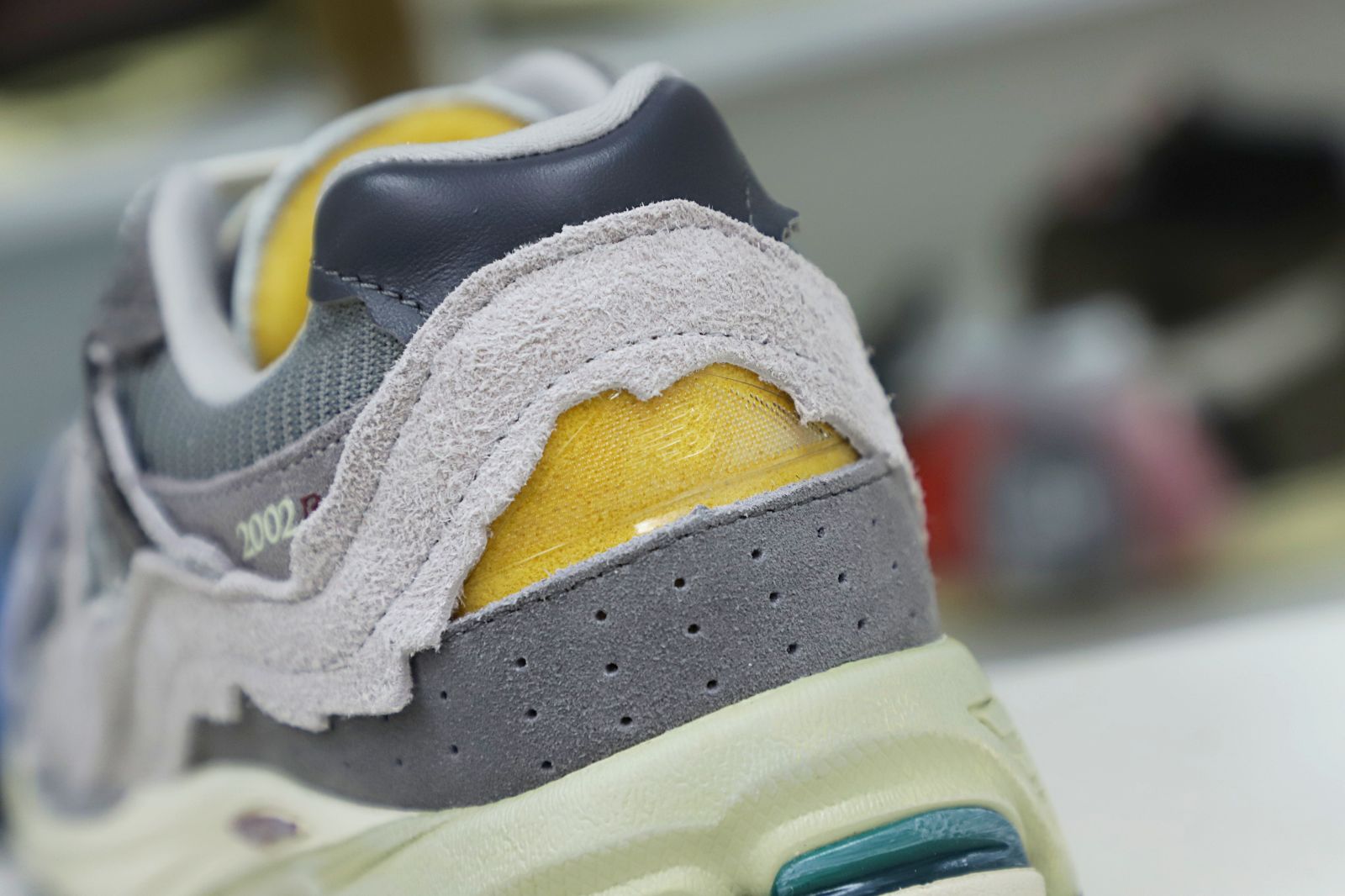 New Balance NB 2002R 