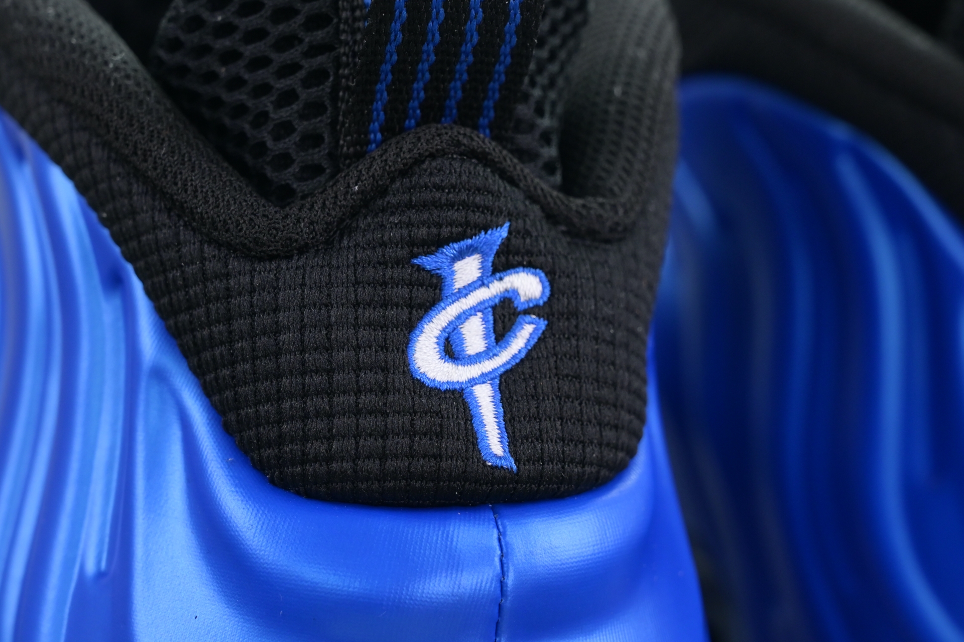 Nike Foamposite One“Dark Neon Royal”