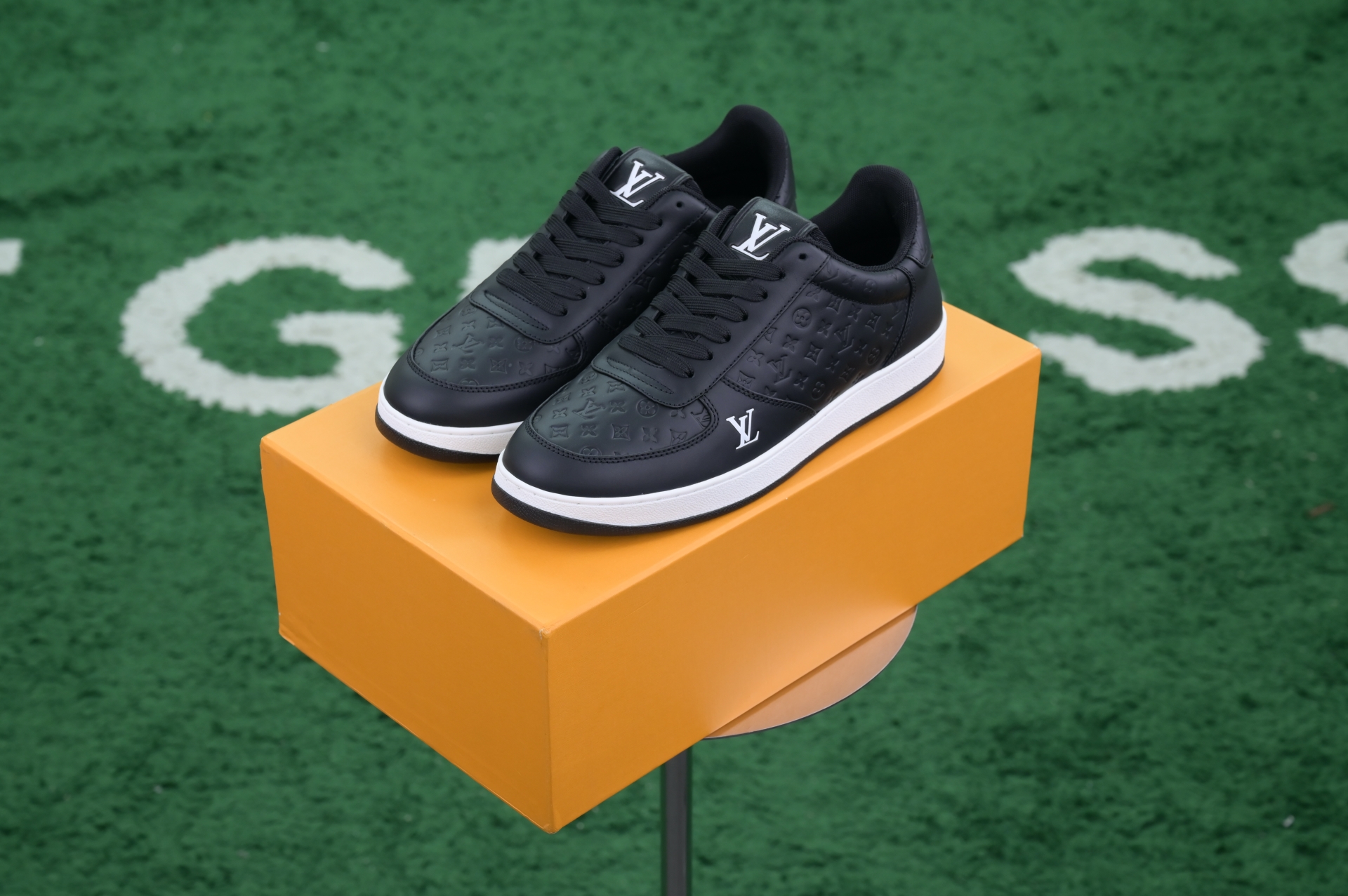 LOUIS VUITTON Rivoli